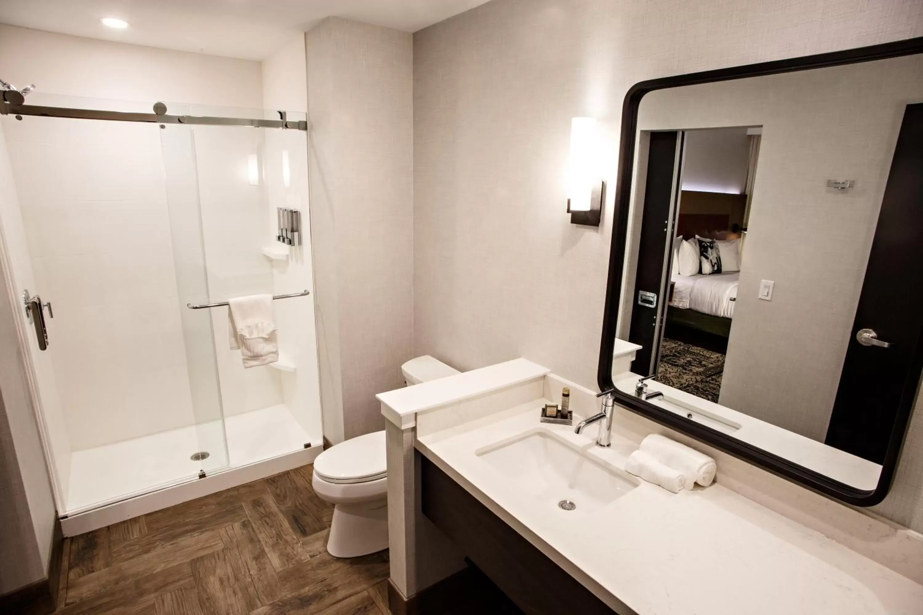 Toilet, Bathroom in Hotel Rock Lititz