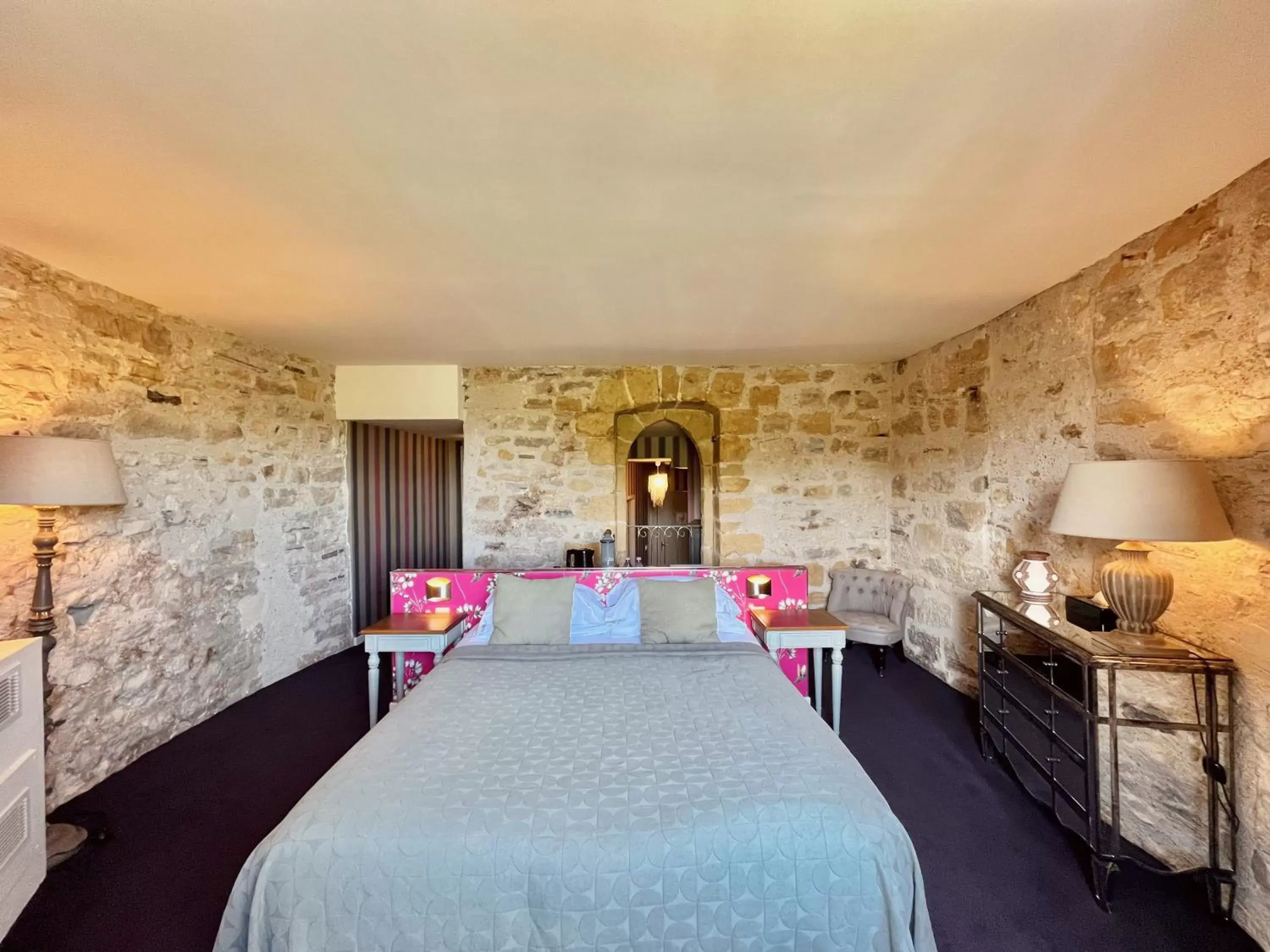 Bedroom in Hôtel des Basses Pyrénées - Bayonne