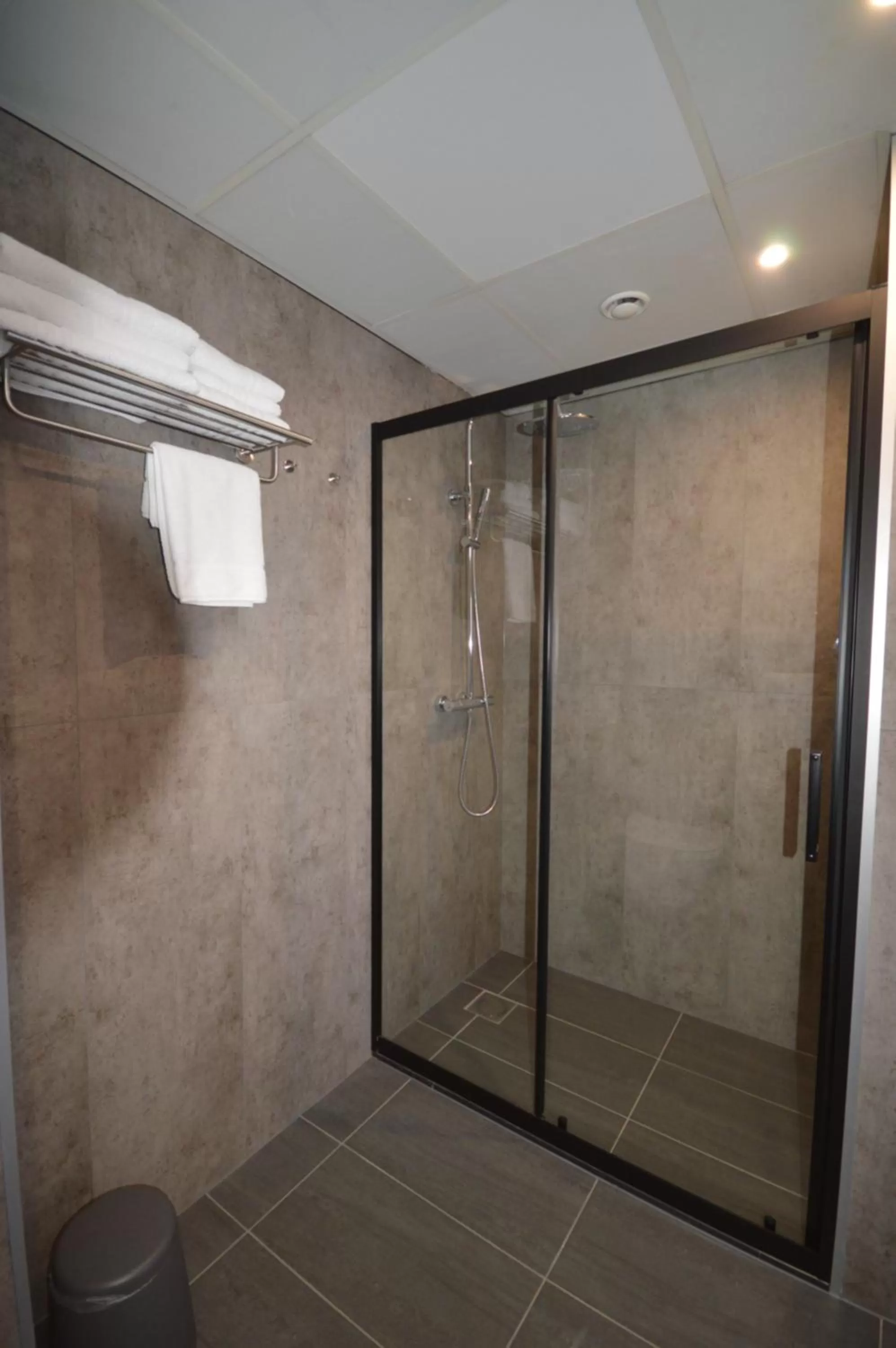 Shower in Atlas Hotel Holiday