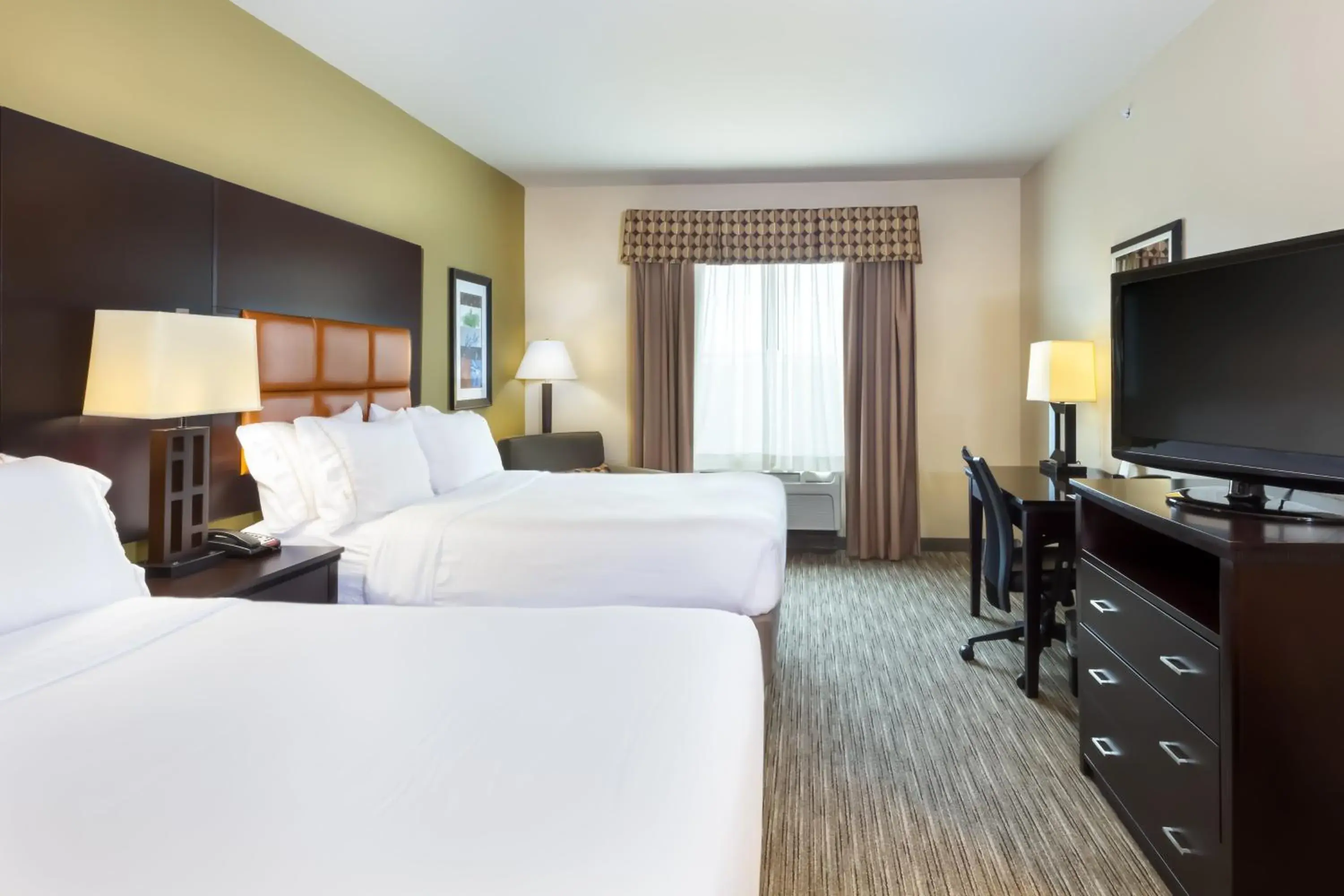 Photo of the whole room, Bed in Holiday Inn Express Hotel & Suites Dallas West