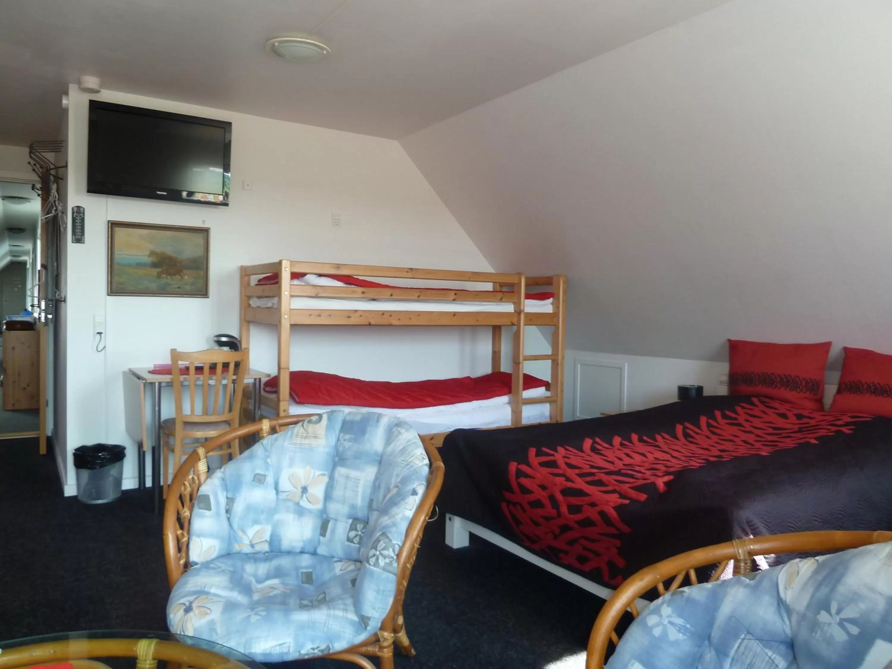 Photo of the whole room, Bed in Give Bed & Breakfast