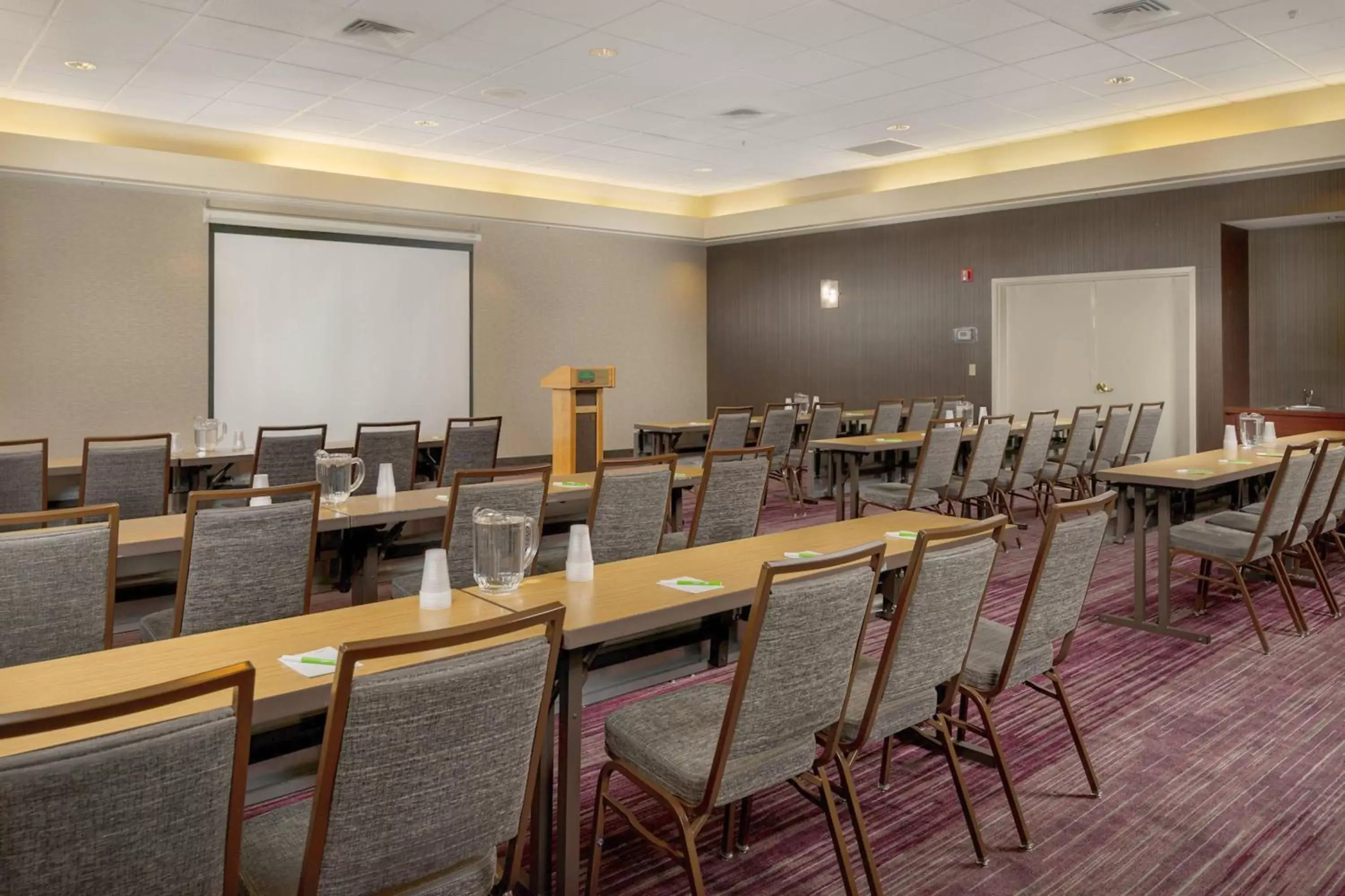 Meeting/conference room in Courtyard by Marriott New Haven Orange