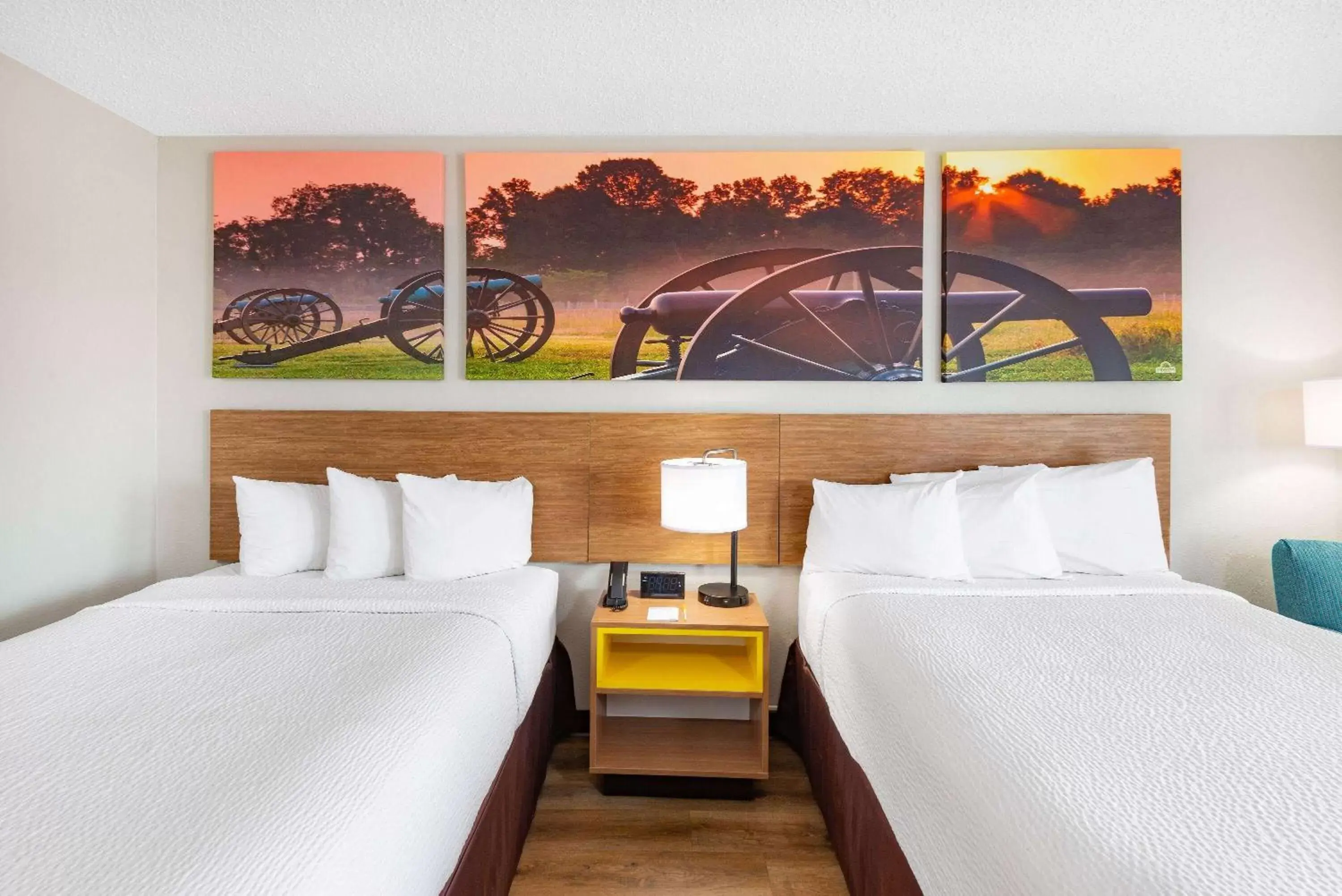 Photo of the whole room, Bed in Days Inn by Wyndham Charlottesville/University Area Photo of the whole room, Bed in Days Inn by Wyndham Charlottesville/University Area