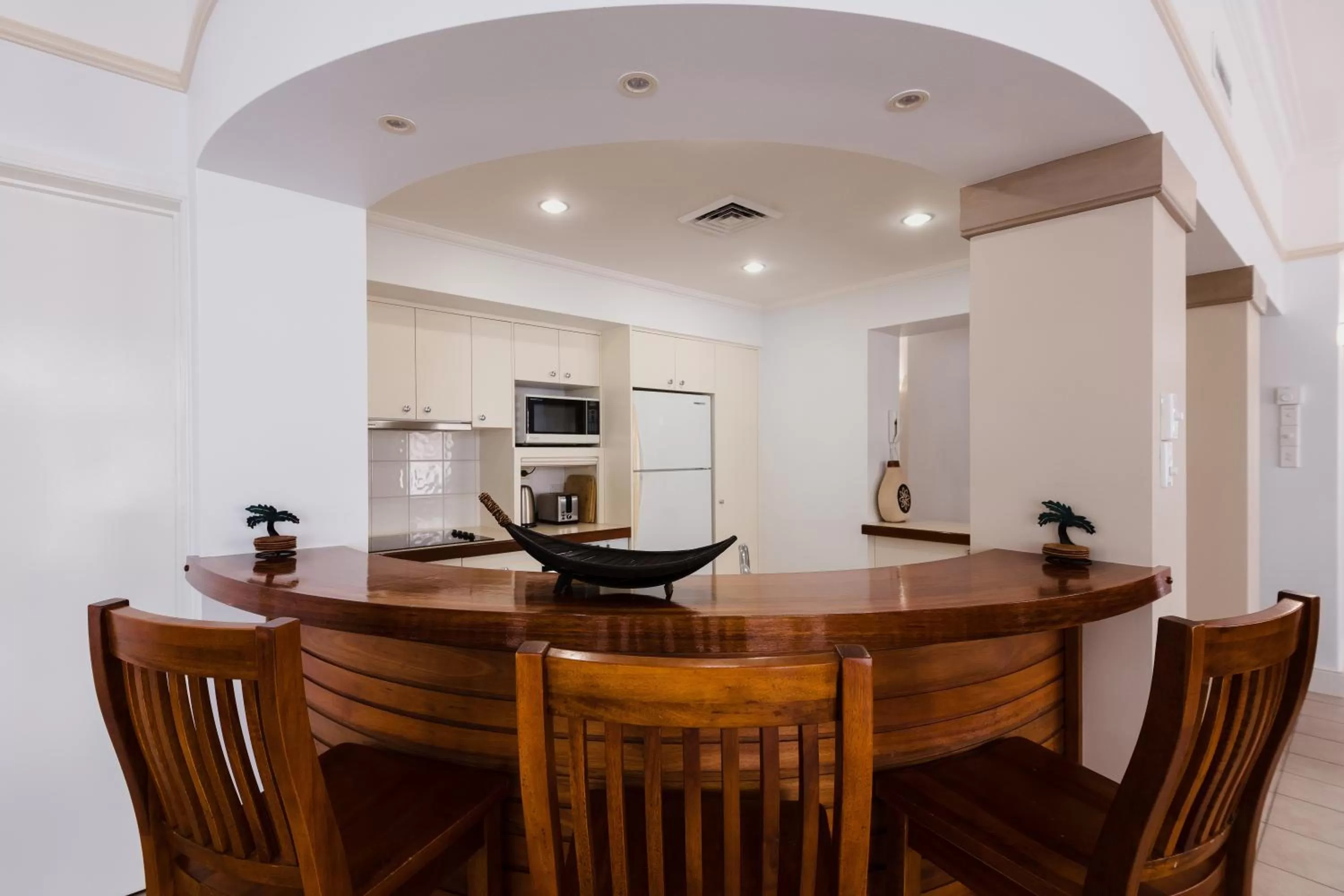Kitchen or kitchenette in Villa Beach Palm Cove