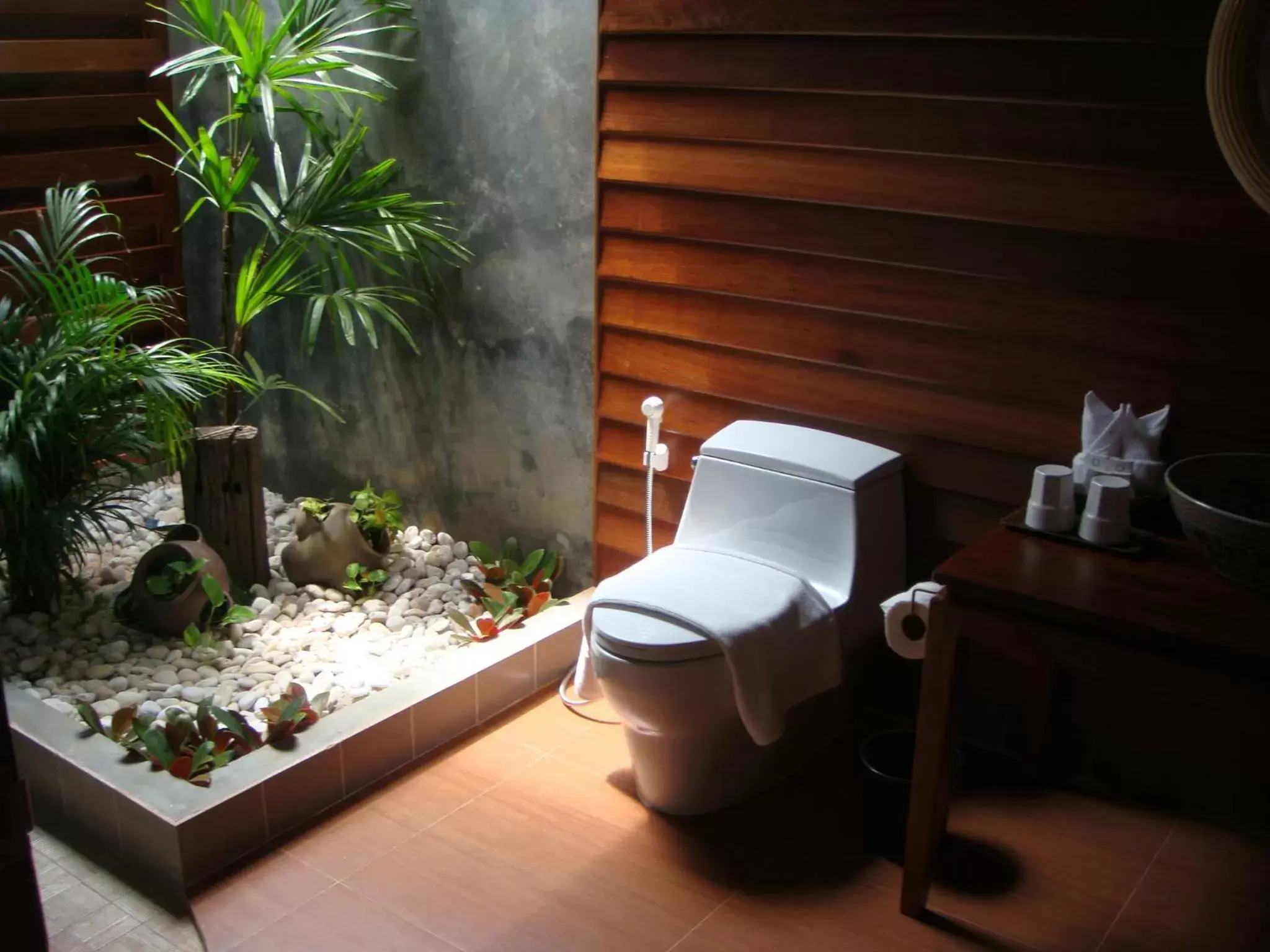 Toilet, Bathroom in Maikaew Damnoen Resort