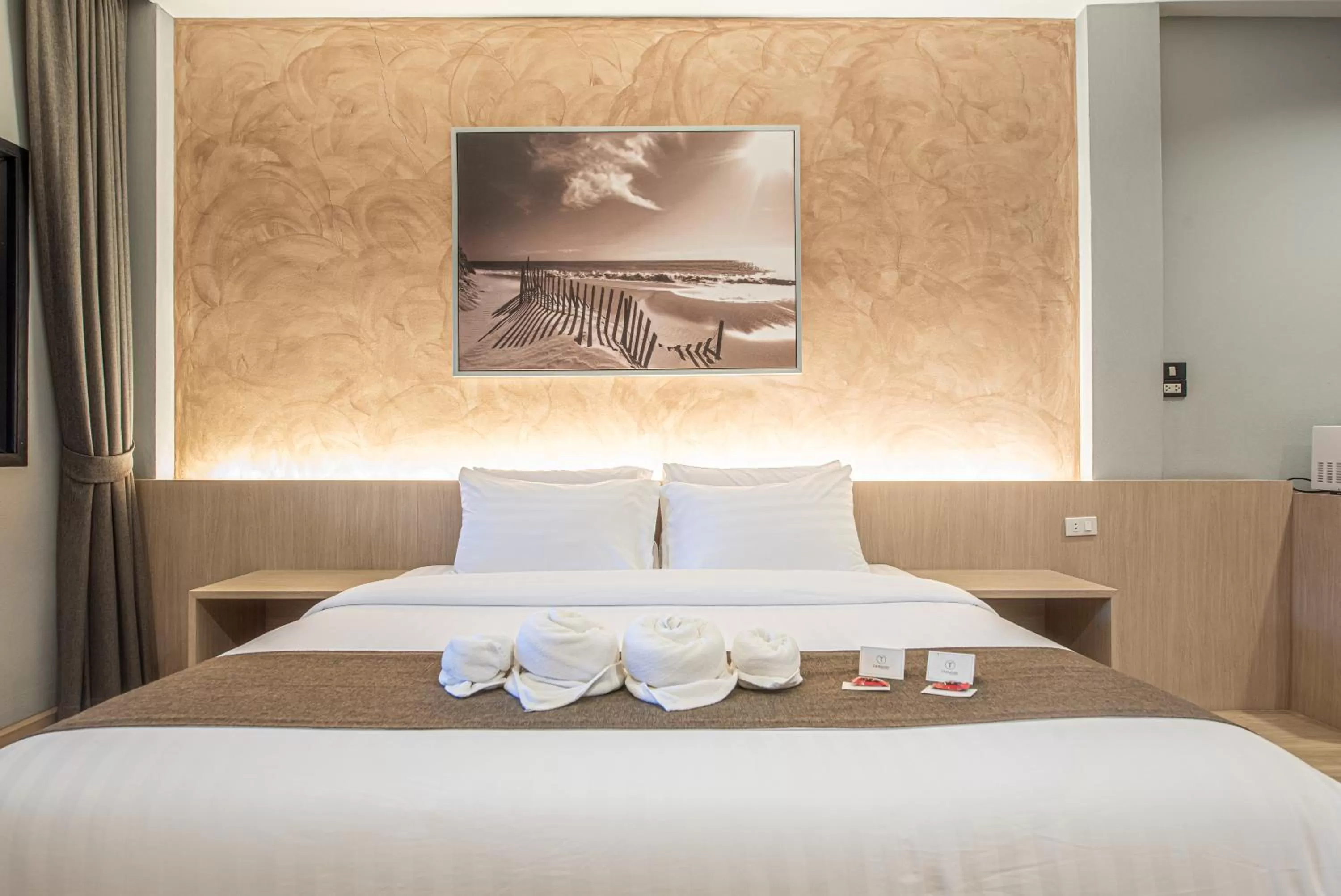 Bed in Tarnsiri Boutique Resort