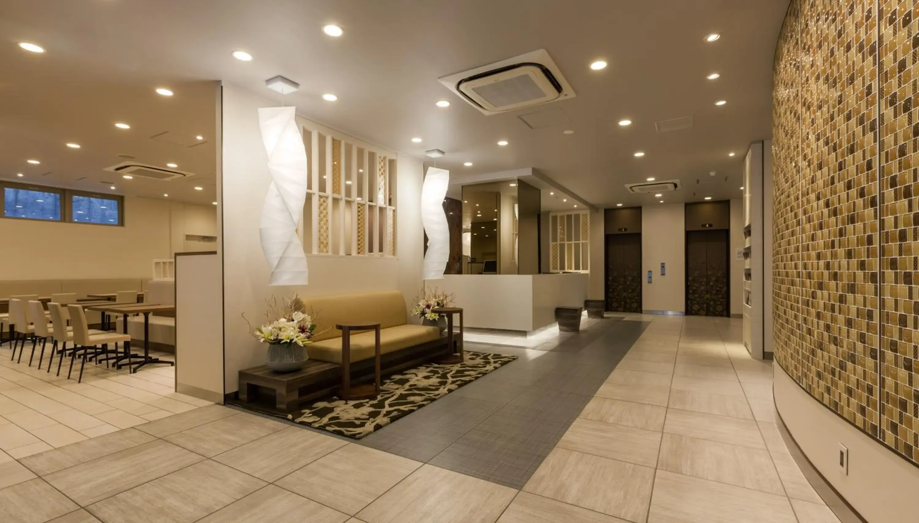 Lobby or reception in Via inn Kyoto Shijomuromachi Lobby or reception in Via inn Kyoto Shijomuromachi