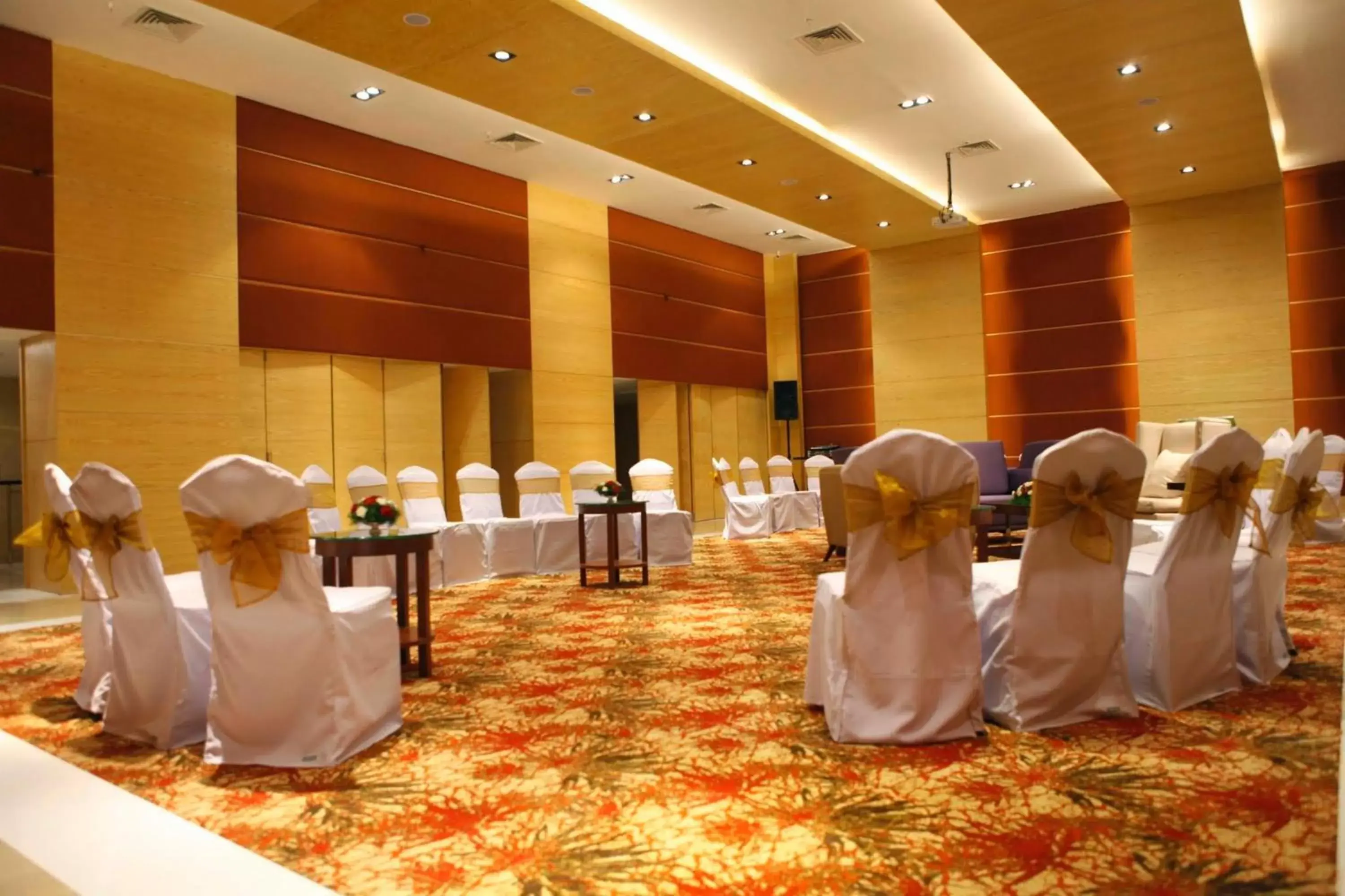 Banquet/Function facilities, Banquet Facilities in Lemon Tree Hotel Shimona Chennai