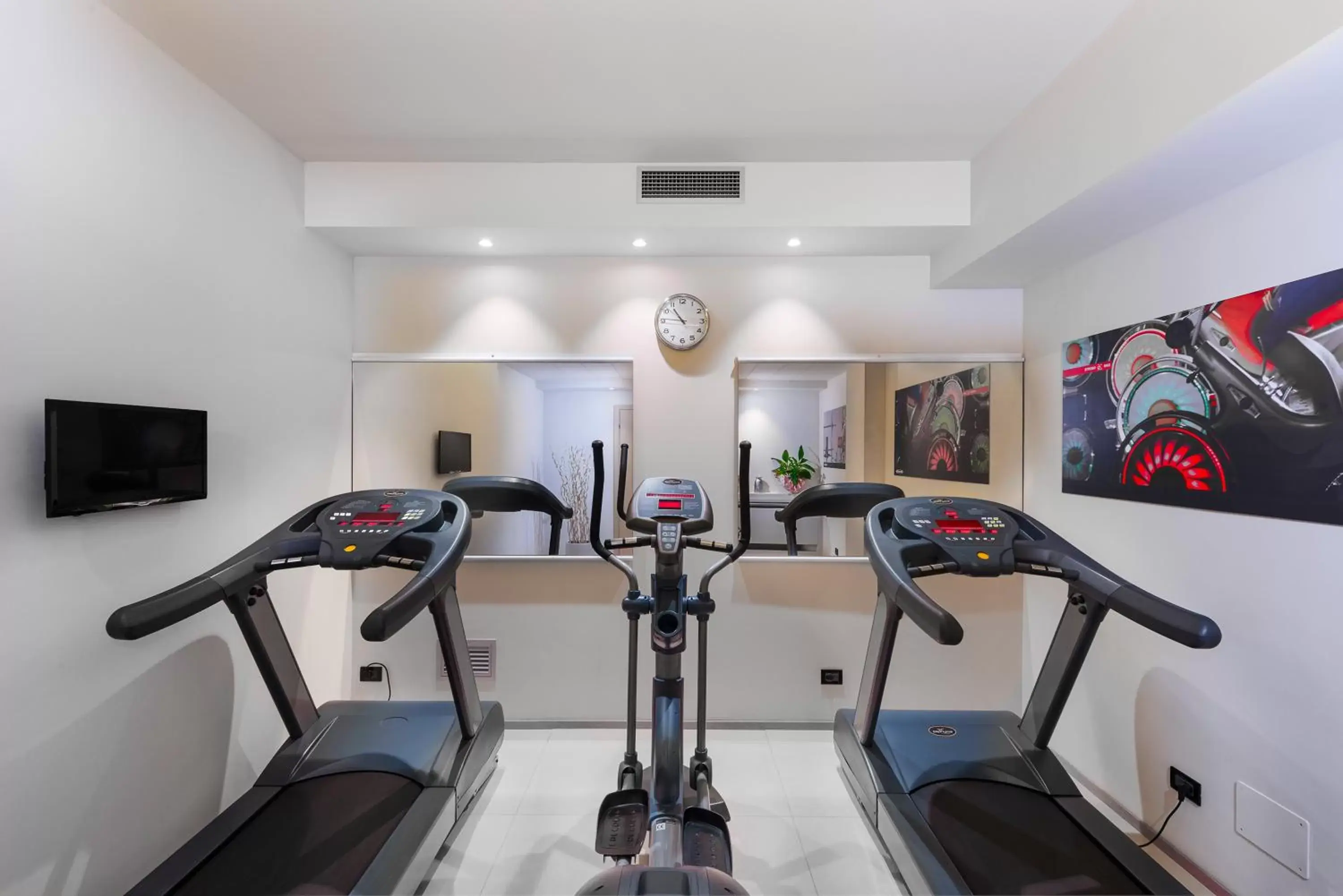 Fitness centre/facilities, Fitness Center/Facilities in iH Hotels Bologna Amadeus