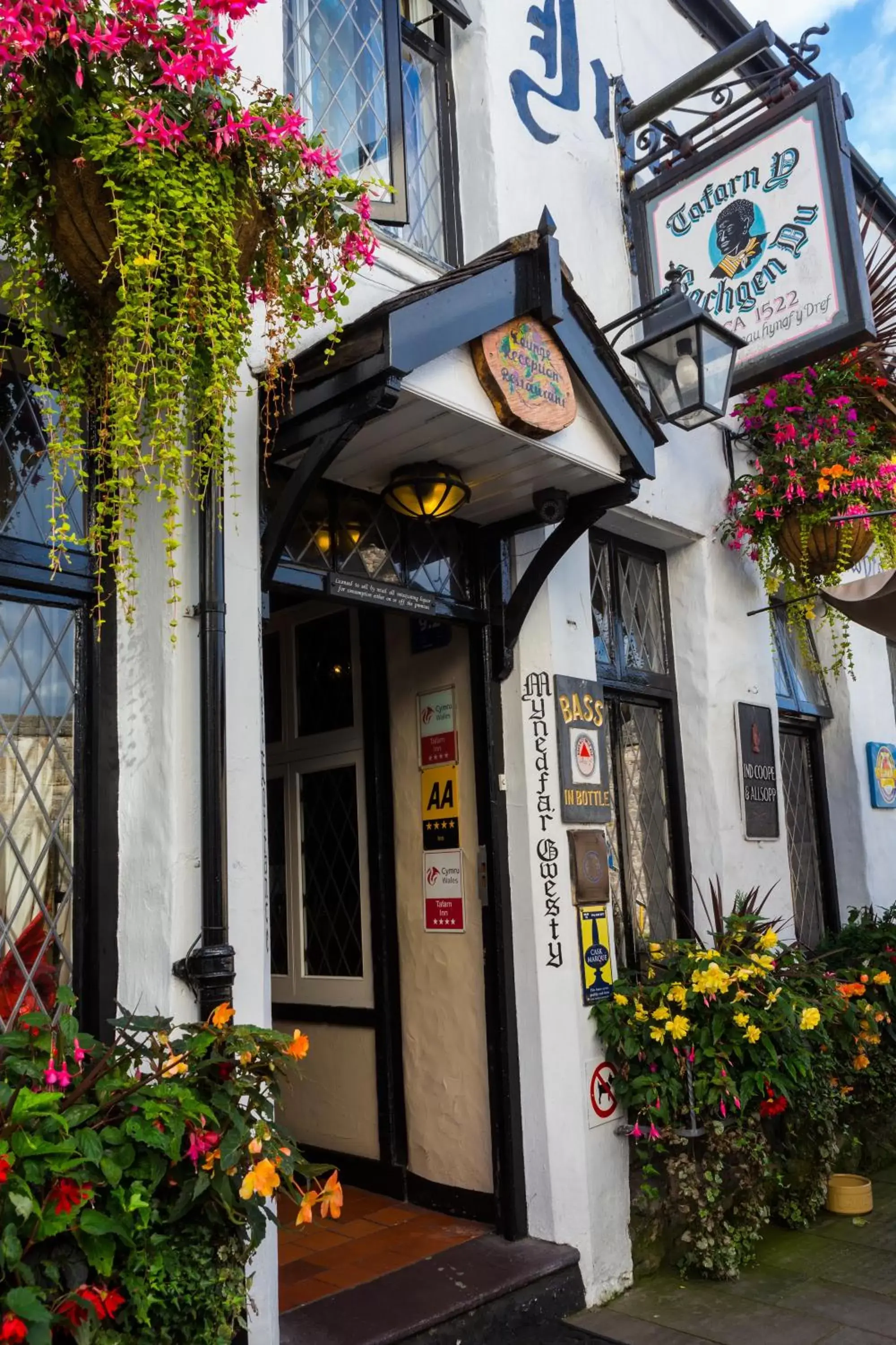 Facade/entrance in The Black Boy Inn