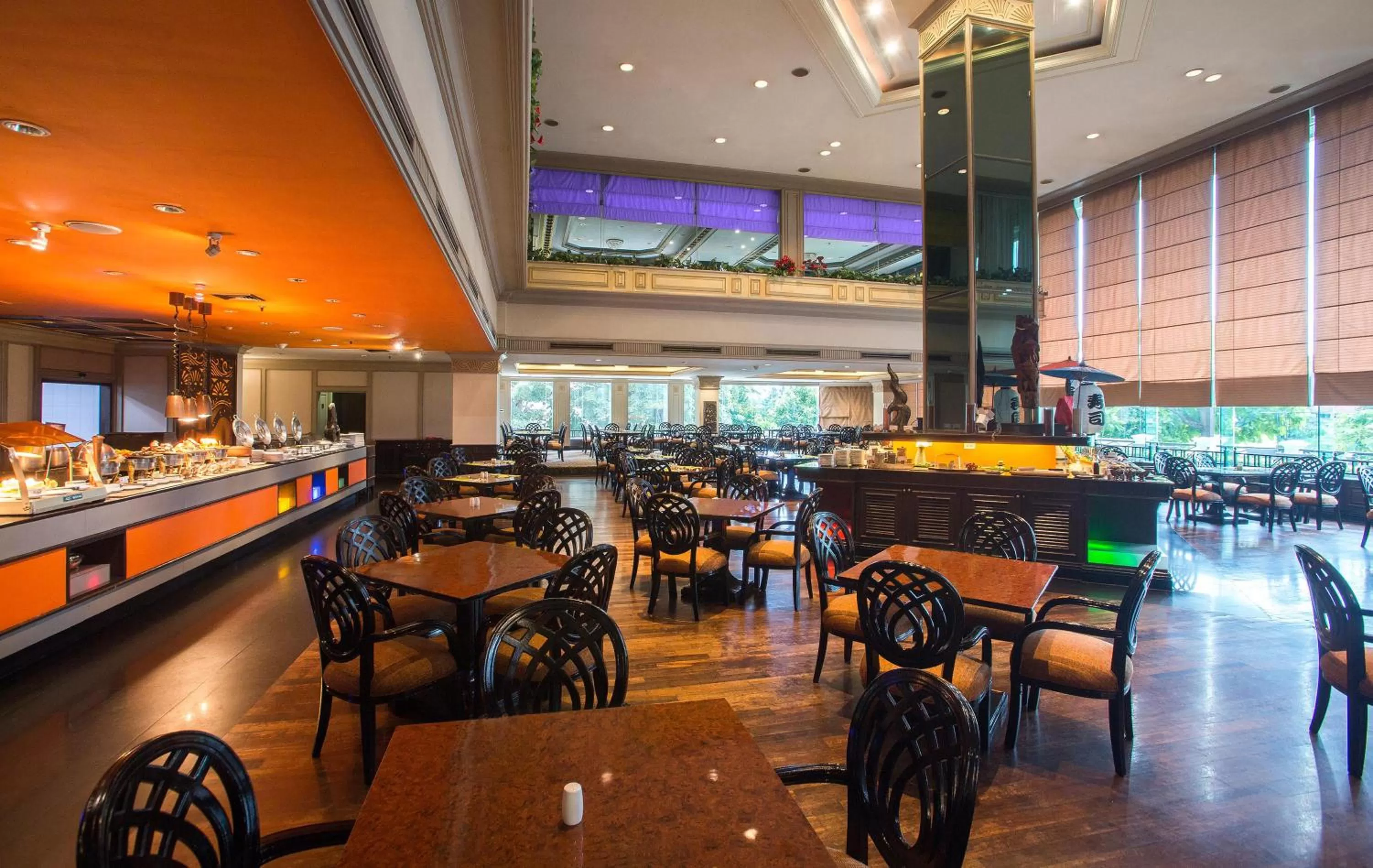 Restaurant/places to eat in Centara Riverside Hotel Chiang Mai