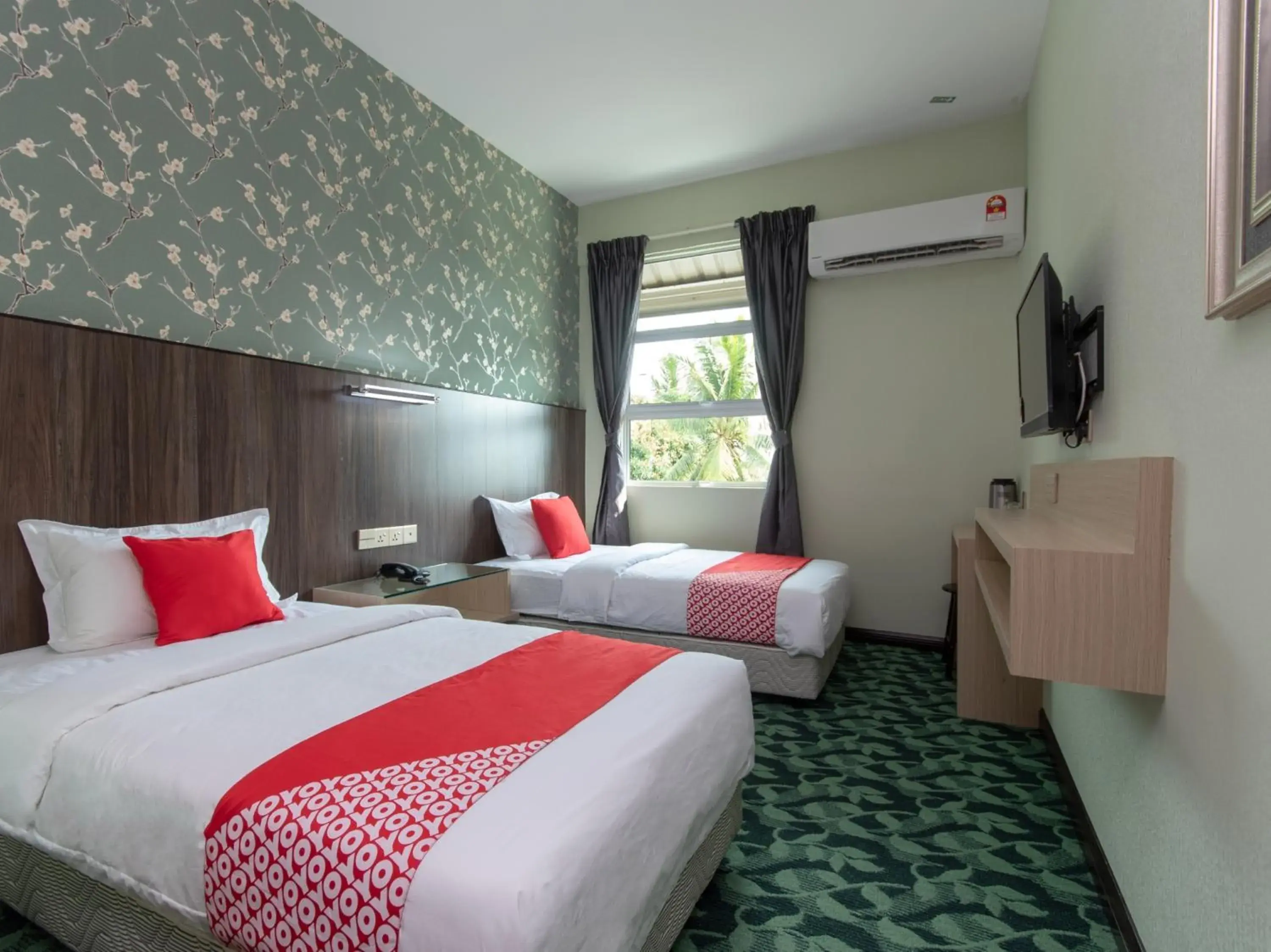 Bedroom, Bed in OYO 89375 Regent Hotel