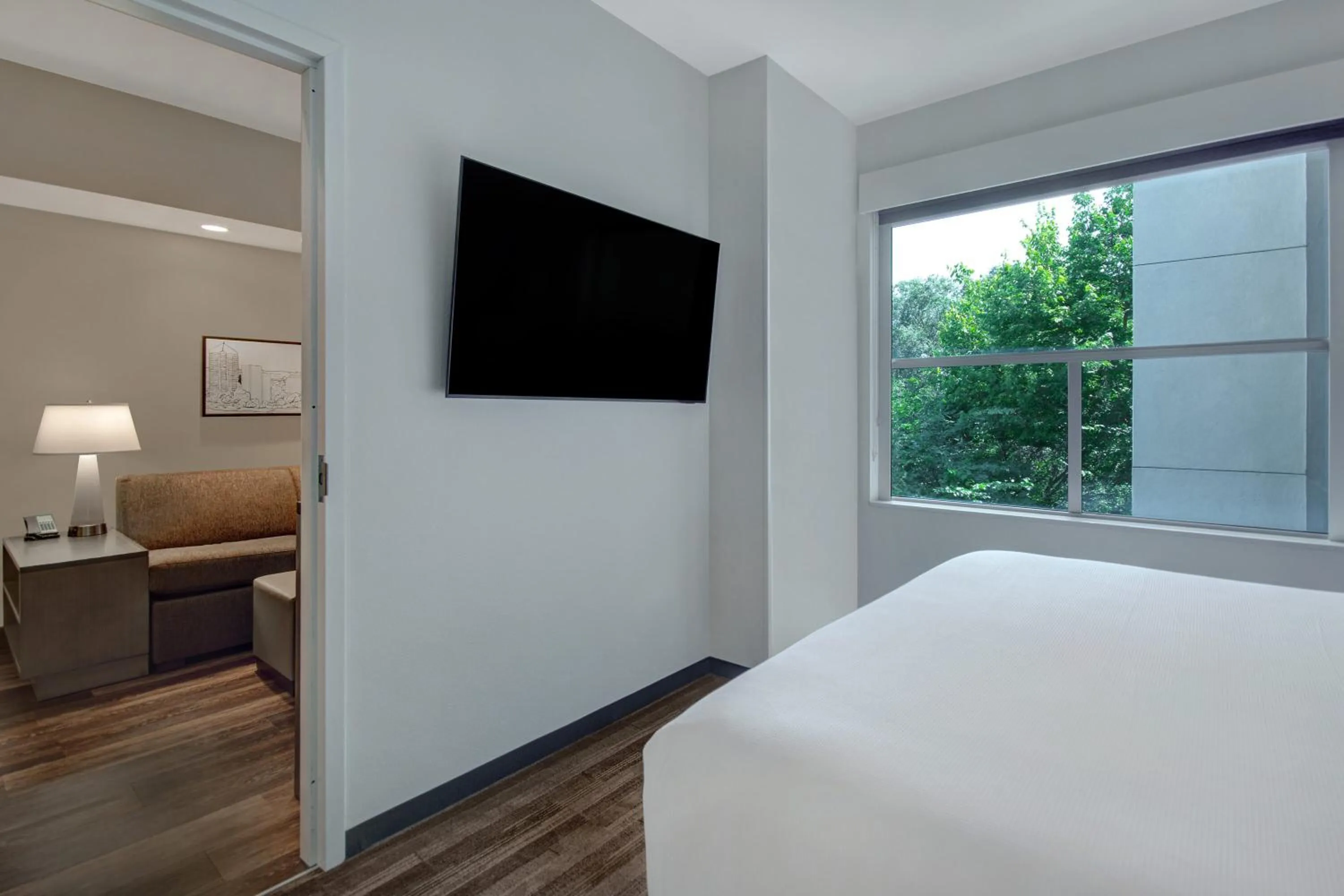 Communal lounge/ TV room, Bed in Hyatt House Mall Of America Msp Airport