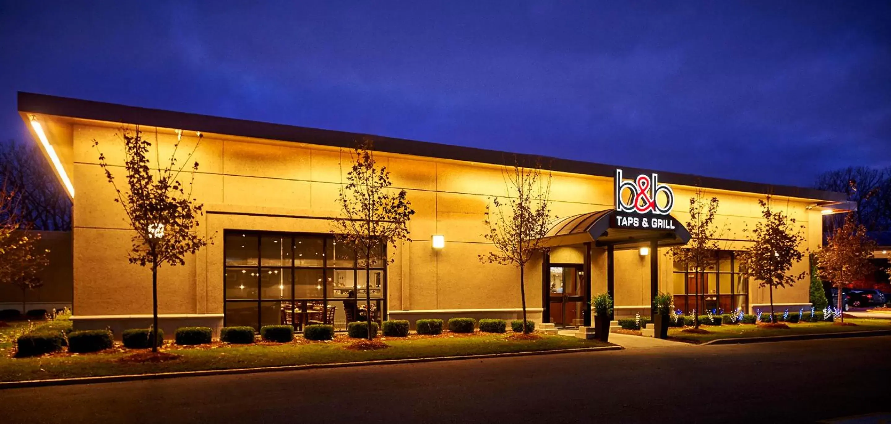 Property building in Best Western Plus Guildwood Inn Property building in Best Western Plus Guildwood Inn