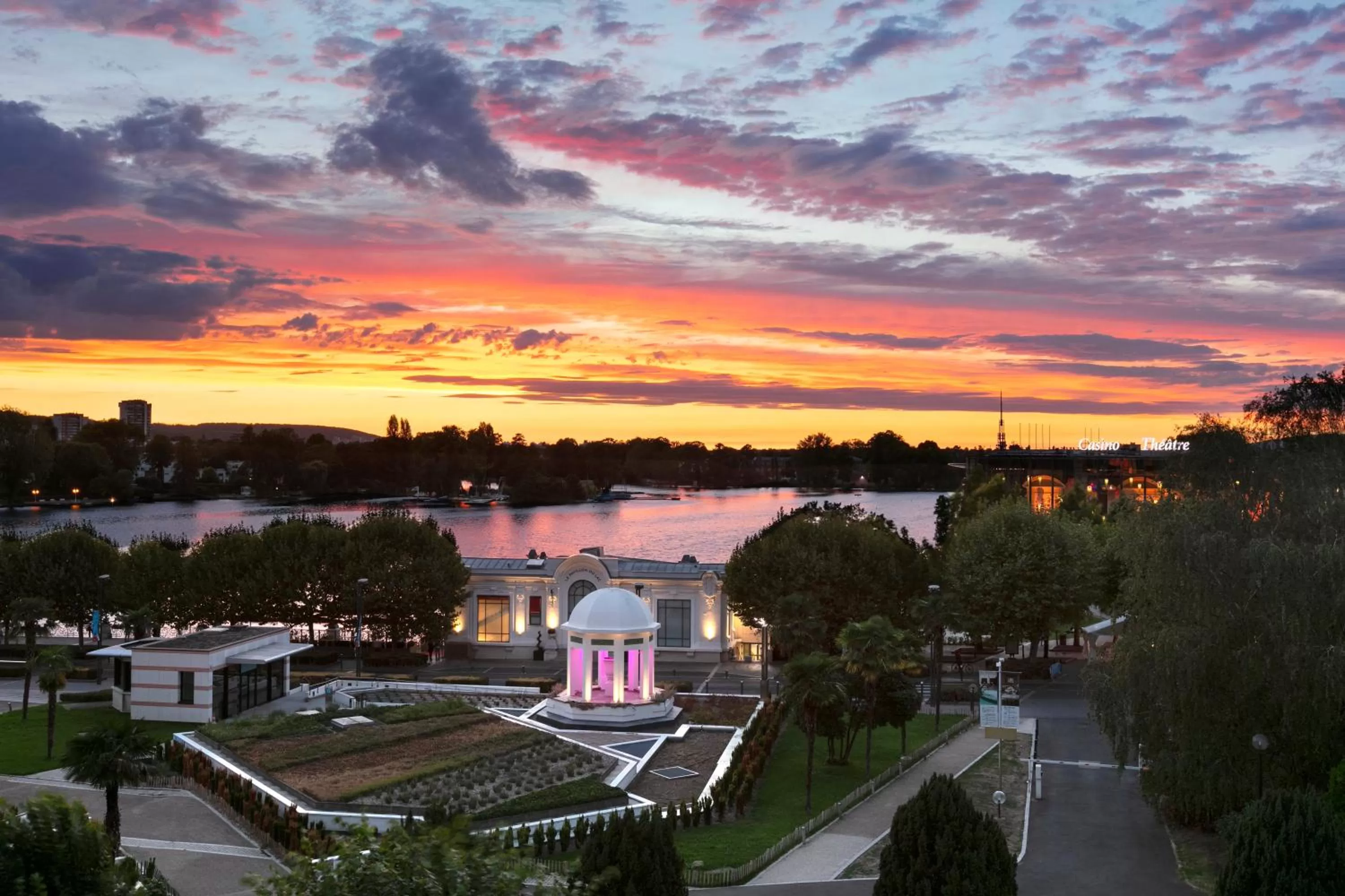 Lake view in Hôtel Barrière le Grand Hôtel Enghien-les-Bains