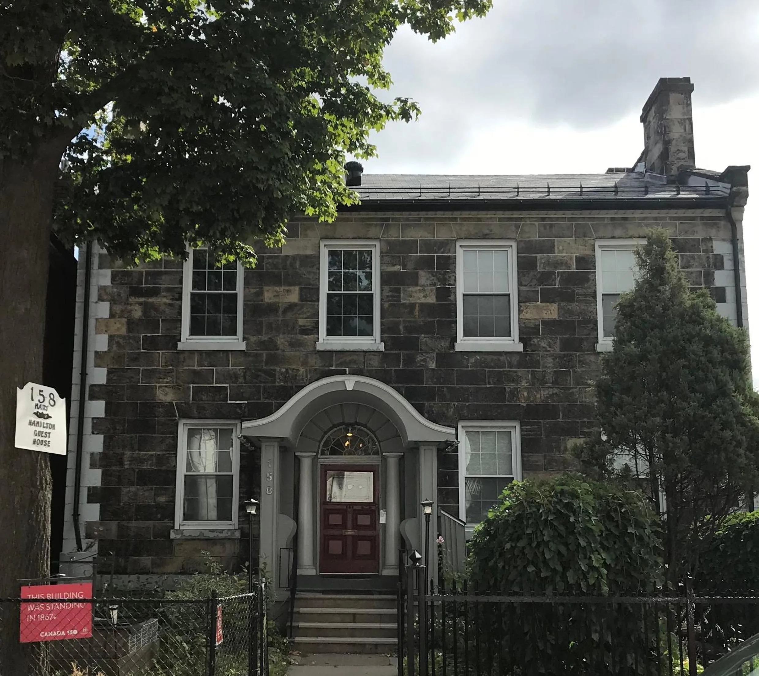 Property building in Pring Guesthouse