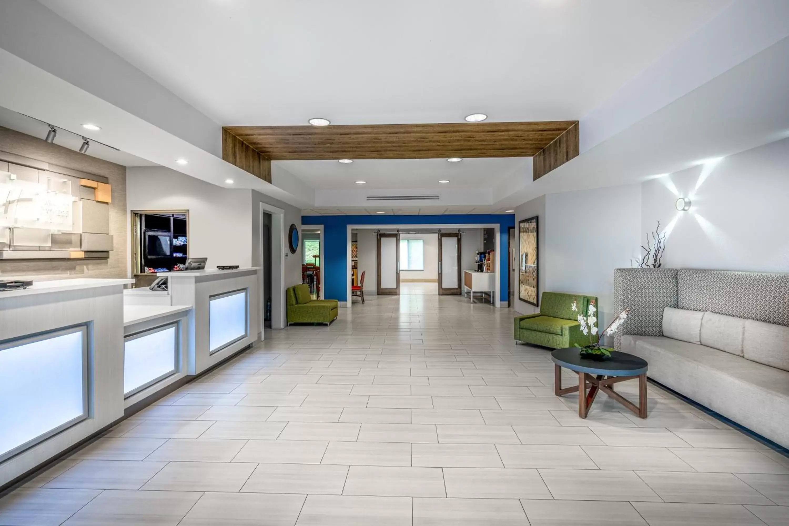 Property building, Lobby/Reception in Holiday Inn Express & Suites Tell City, an IHG Hotel