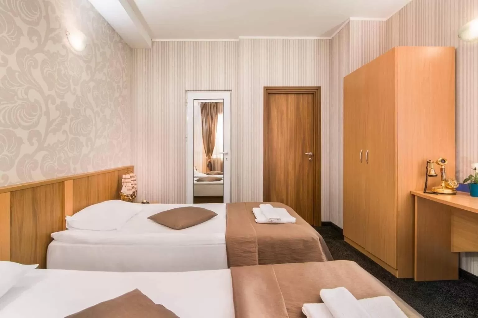 Bed in Hotel Central Point