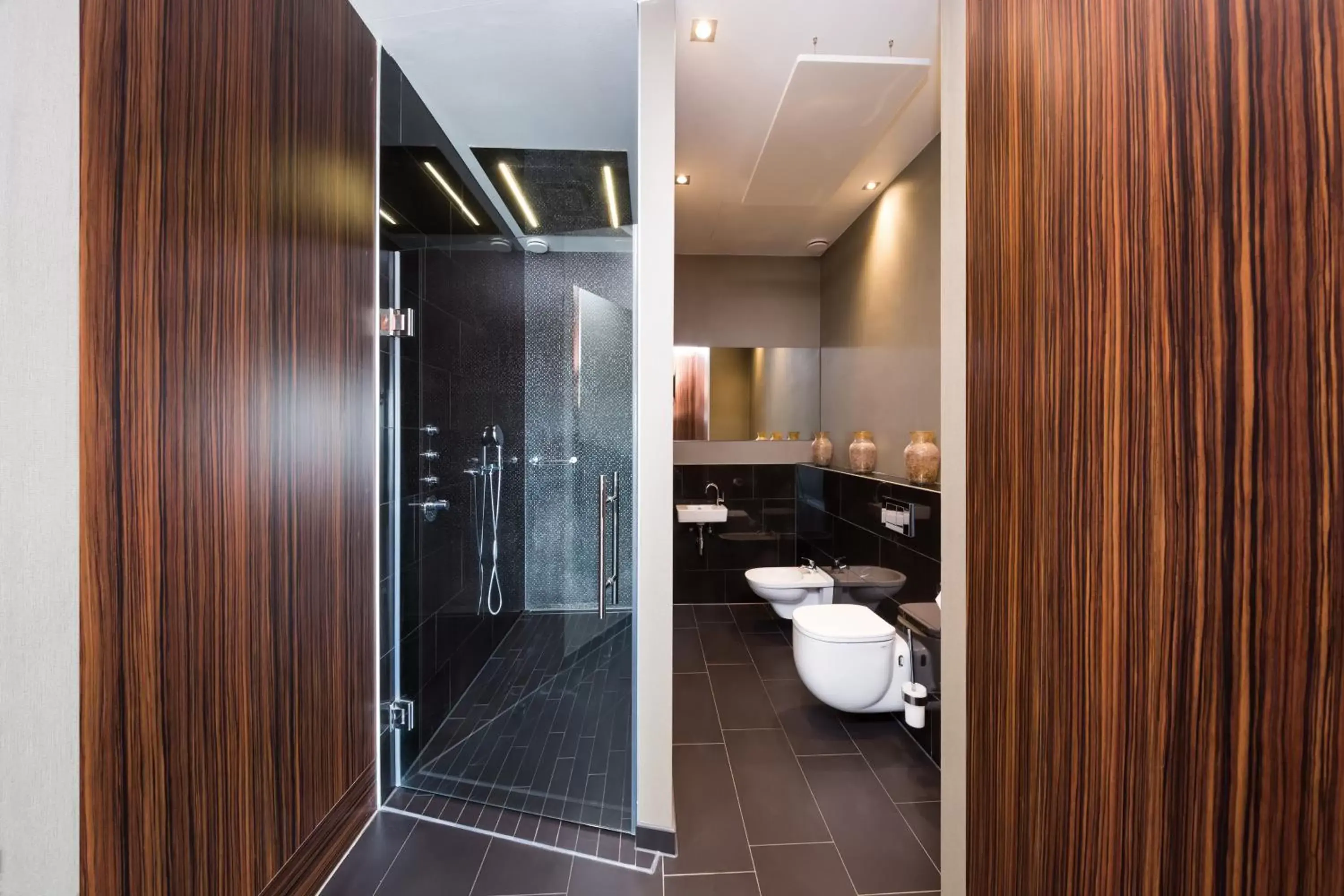 Shower, Bathroom in Van der Valk Airporthotel Düsseldorf