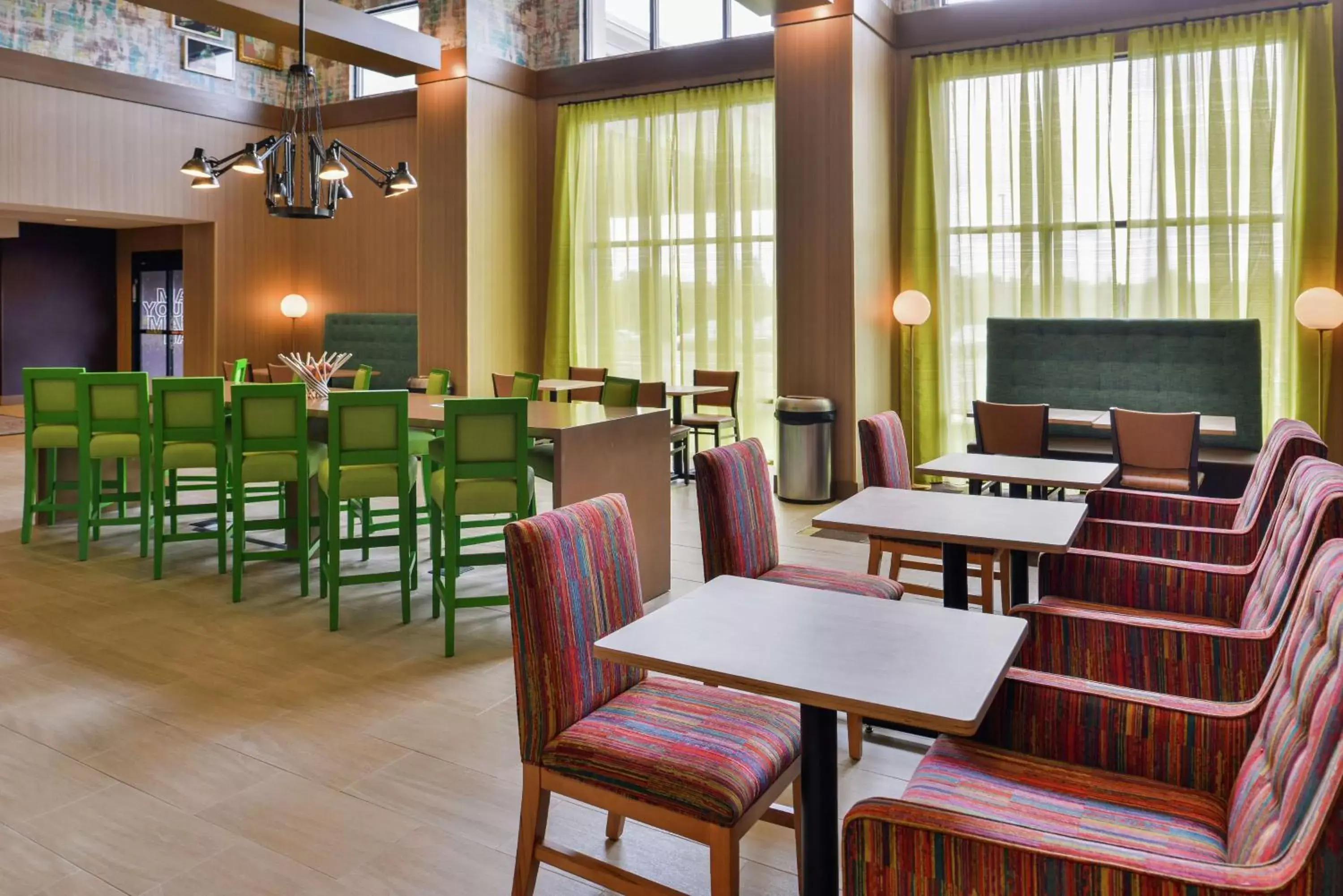 Dining area, Restaurant/Places to Eat in Hampton Inn & Suites Saint Paul Oakdale Woodbury