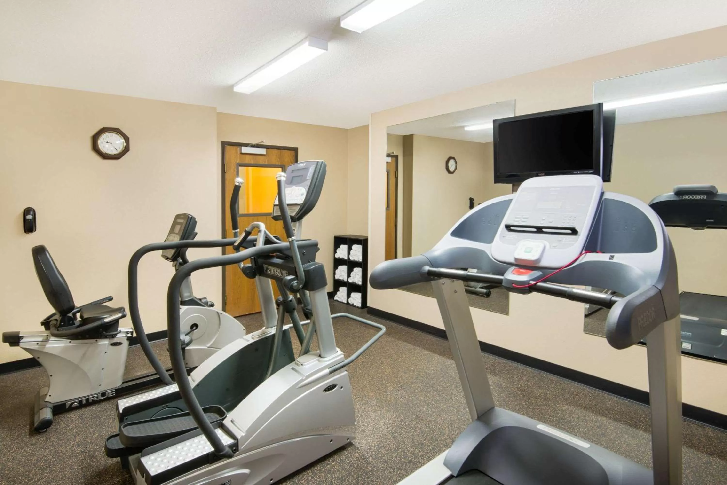 Fitness centre/facilities in Super 8 by Wyndham Fairfield