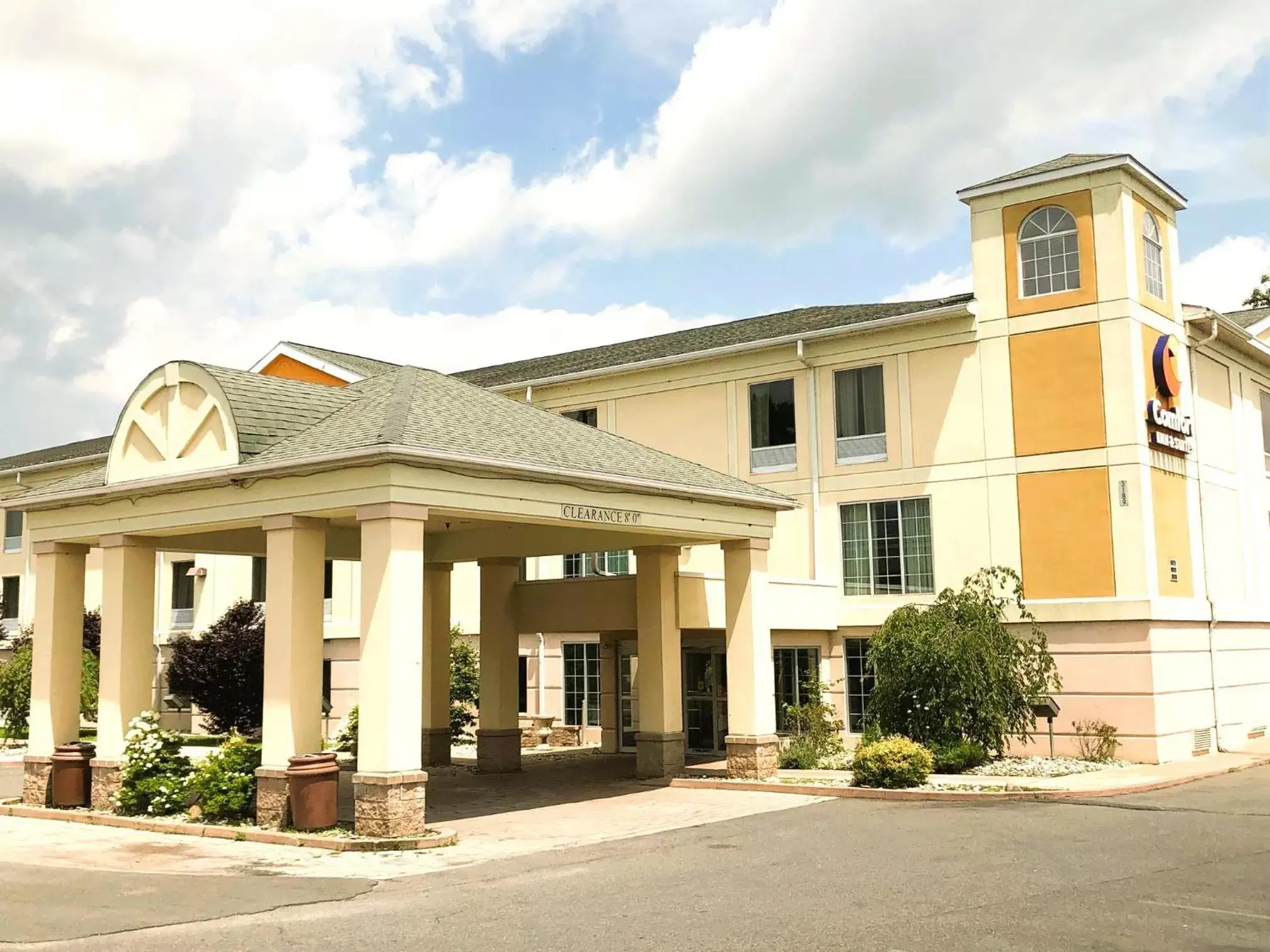 Property Building in Comfort Inn & Suites Mount Pocono