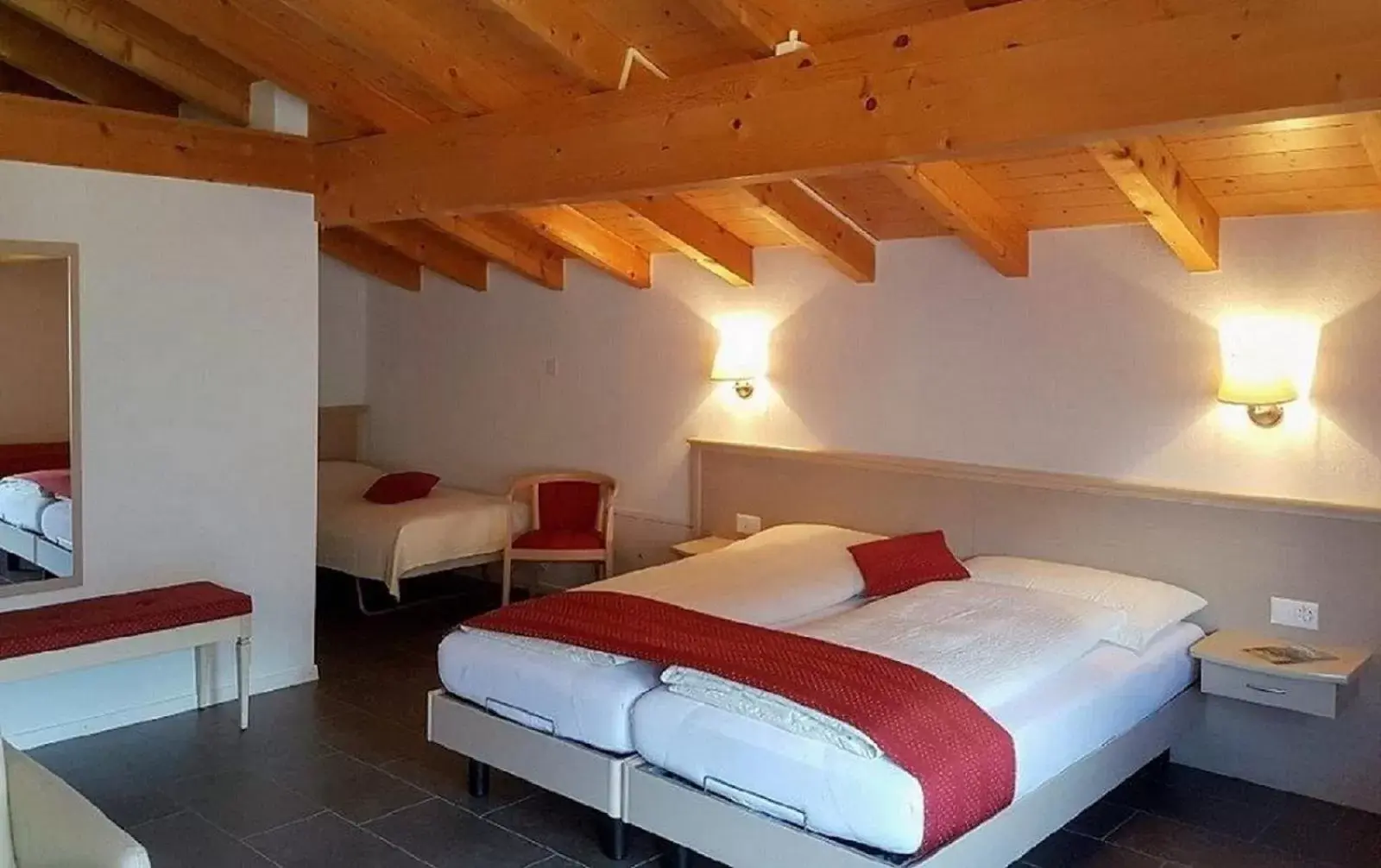 Photo of the whole room, Bed in Chalet-Gafri - BnB - Frühstückspension - Service wie im Hotel