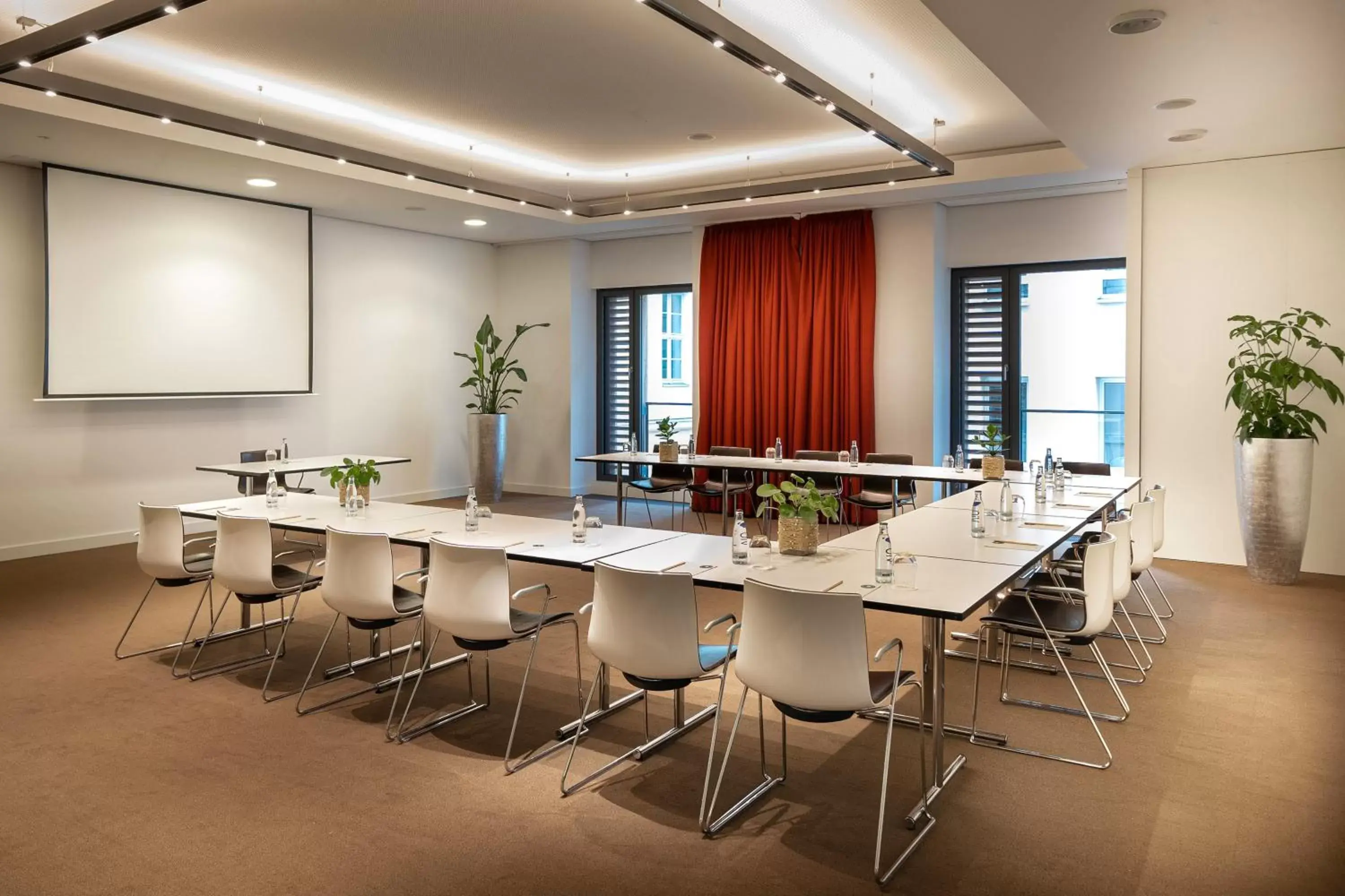 Meeting/conference room in INNSiDE by Meliá Dresden