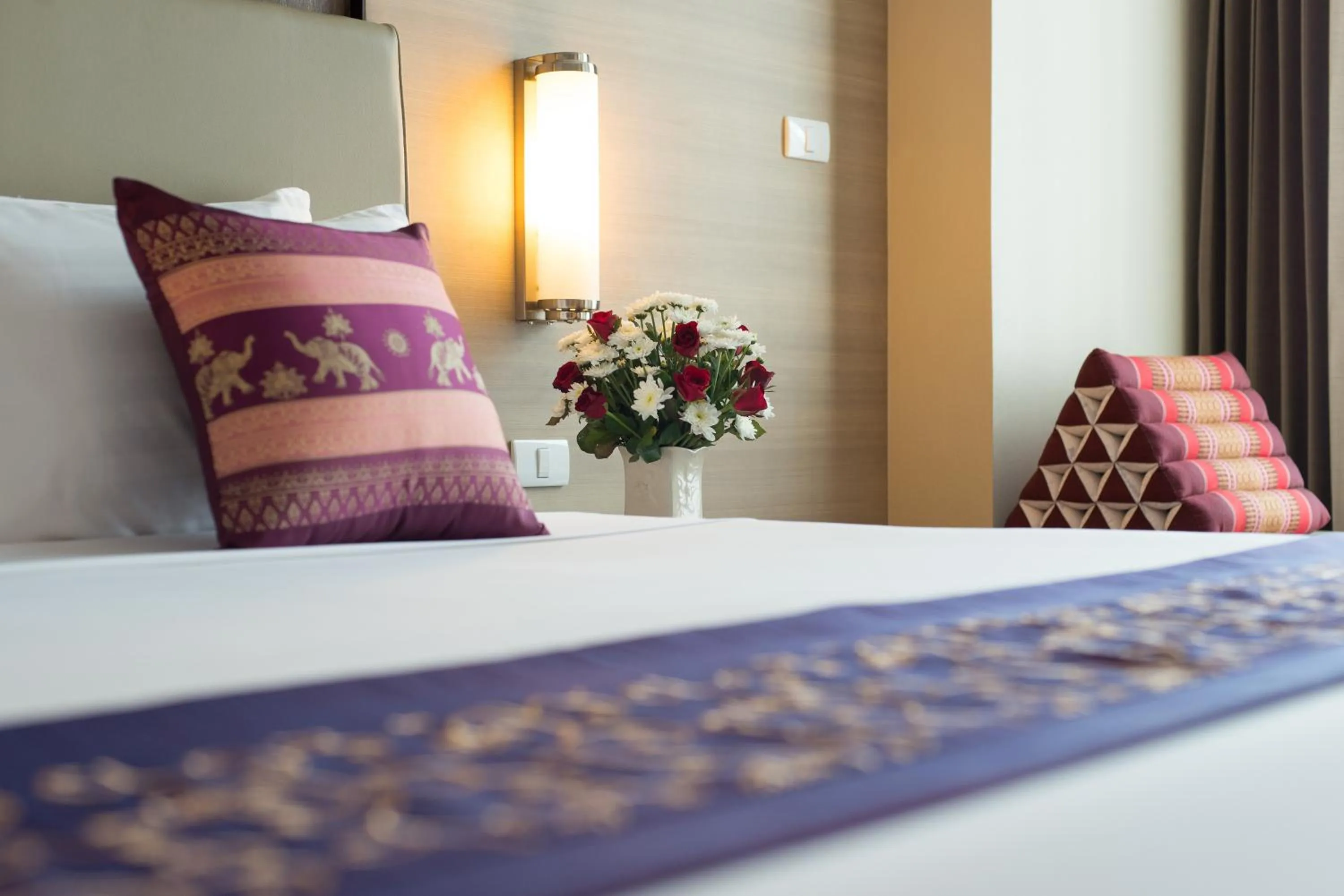 Bed in Marsi Hotel Bangkok