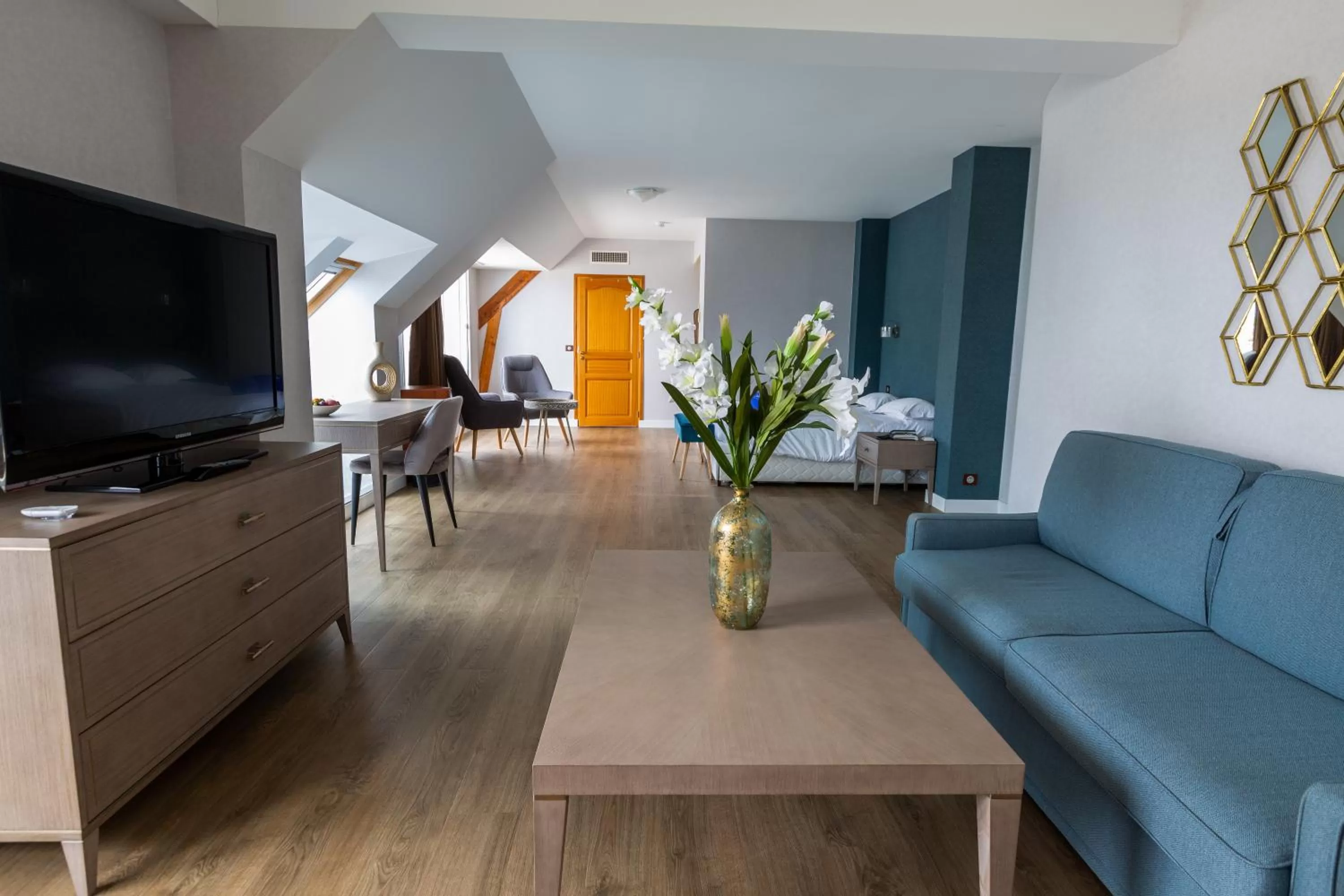 TV and multimedia in Le Diana Hôtel & Spa