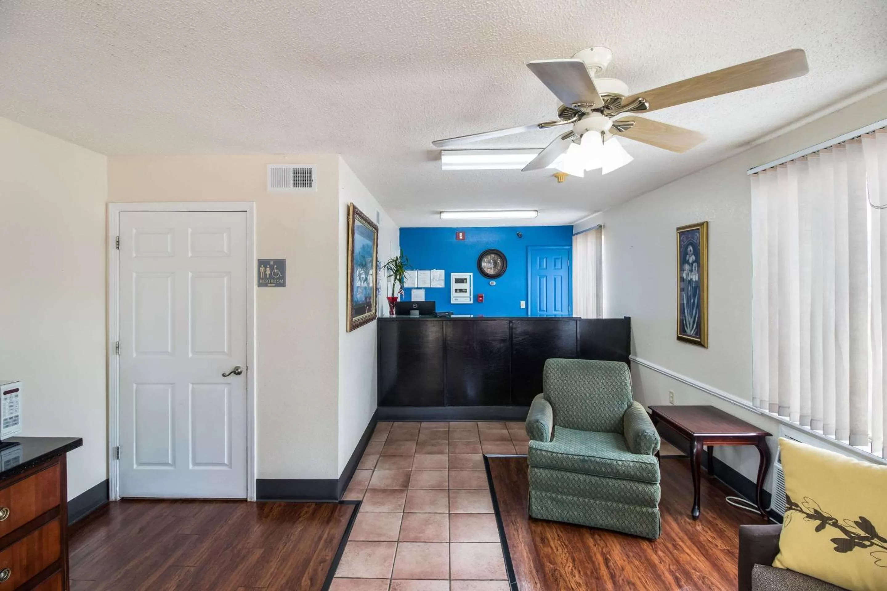 Lobby or reception in Rodeway Inn Bolivar
