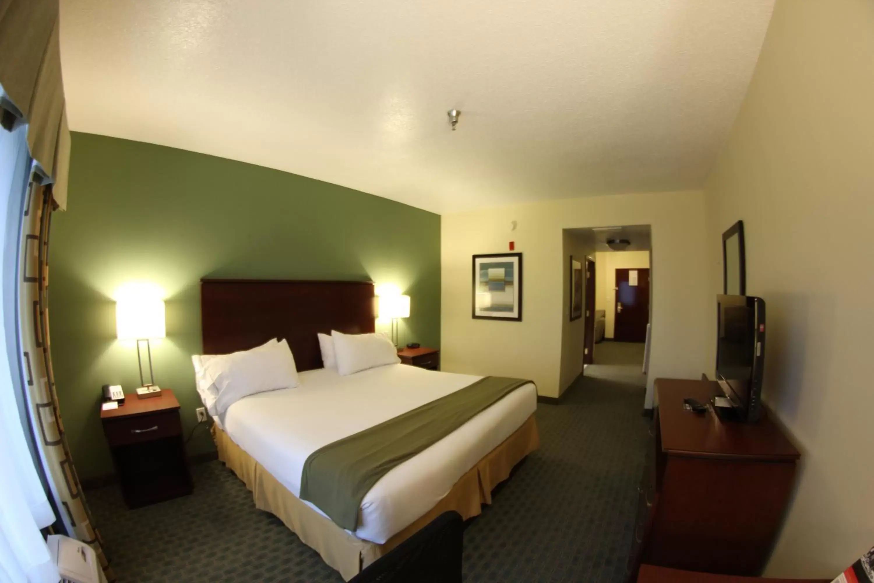 Photo of the whole room, Bed in Holiday Inn Express Hotel & Suites Cocoa, an IHG Hotel