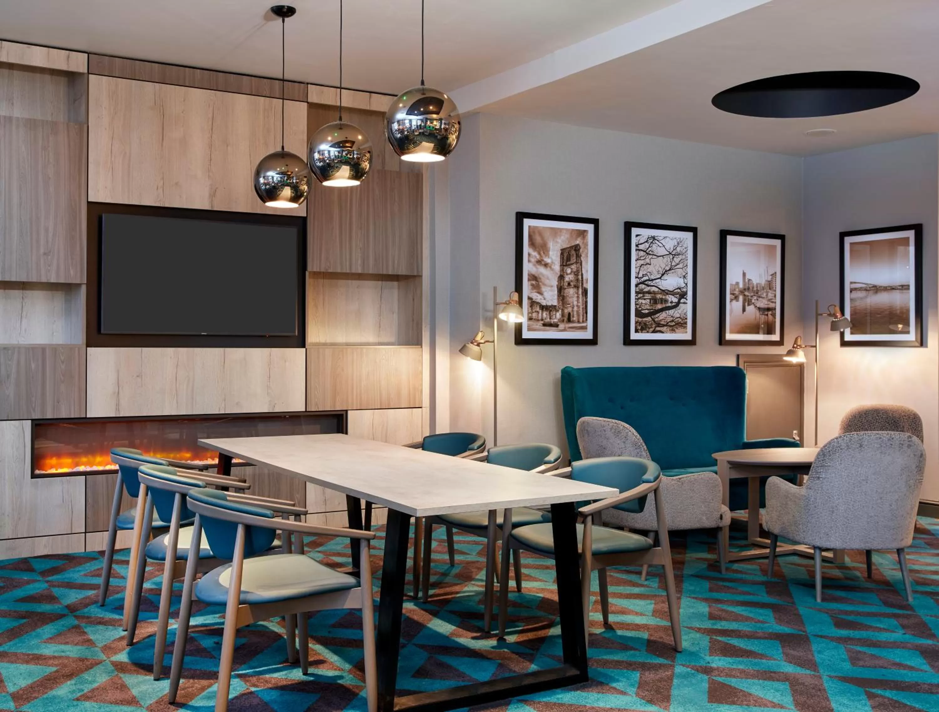 Lounge or bar in Leonardo Hotel Southampton