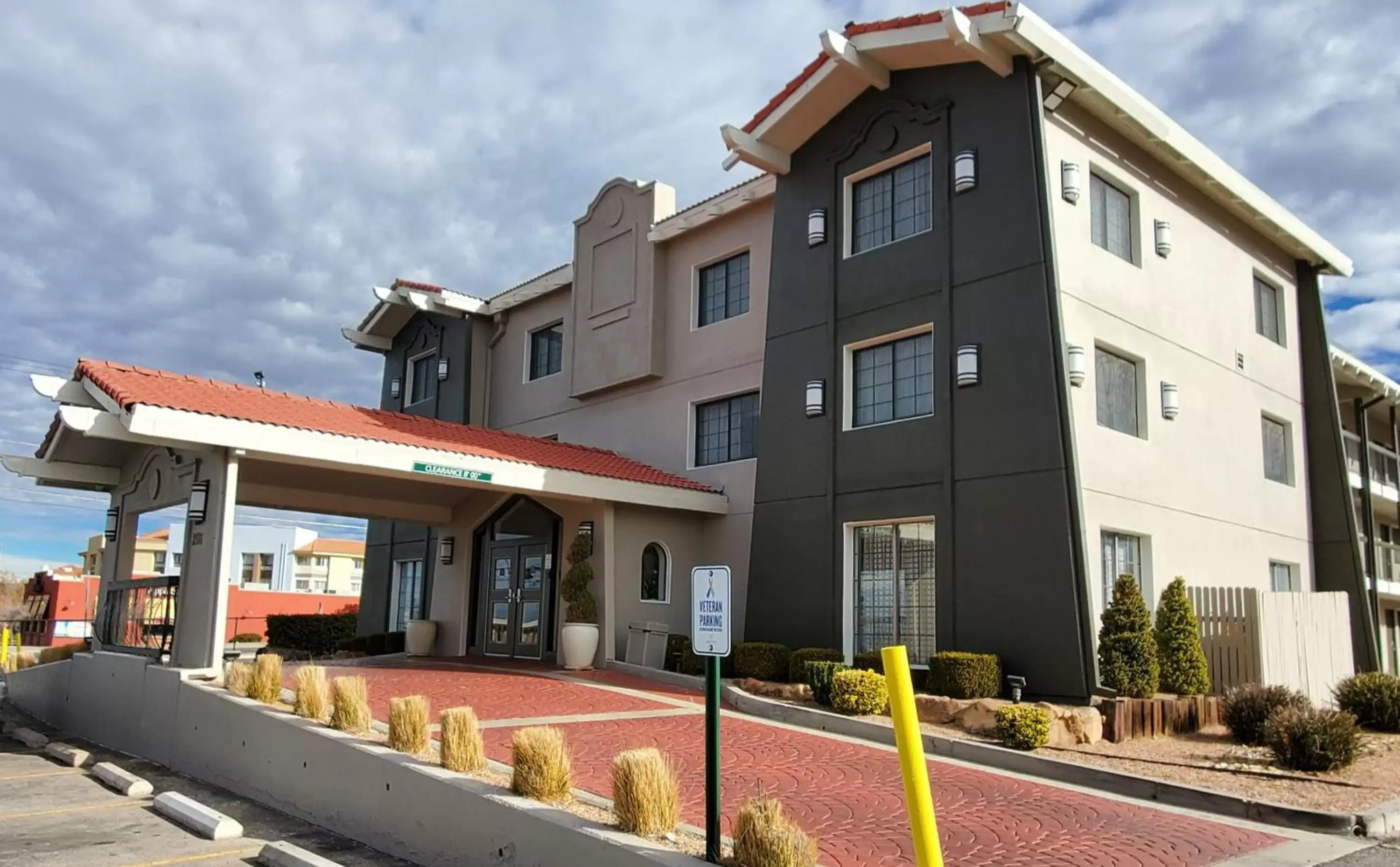 Property Building in La Quinta Inn by Wyndham Albuquerque Airport