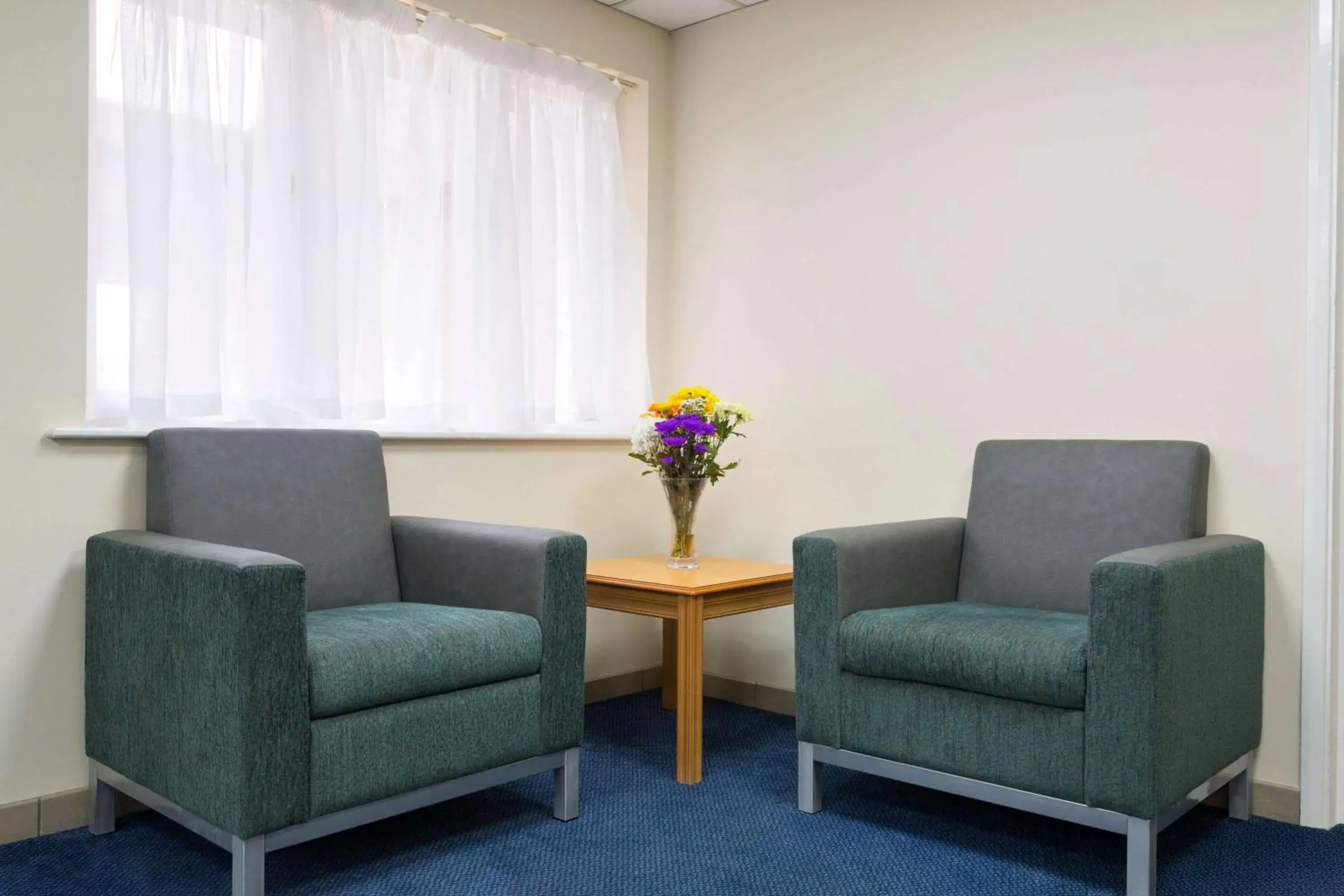 Lobby or reception, Seating Area in Days Inn Sutton Scotney South