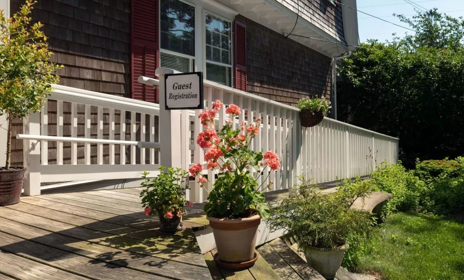 Facade/entrance, Property Building in Palmer House Inn
