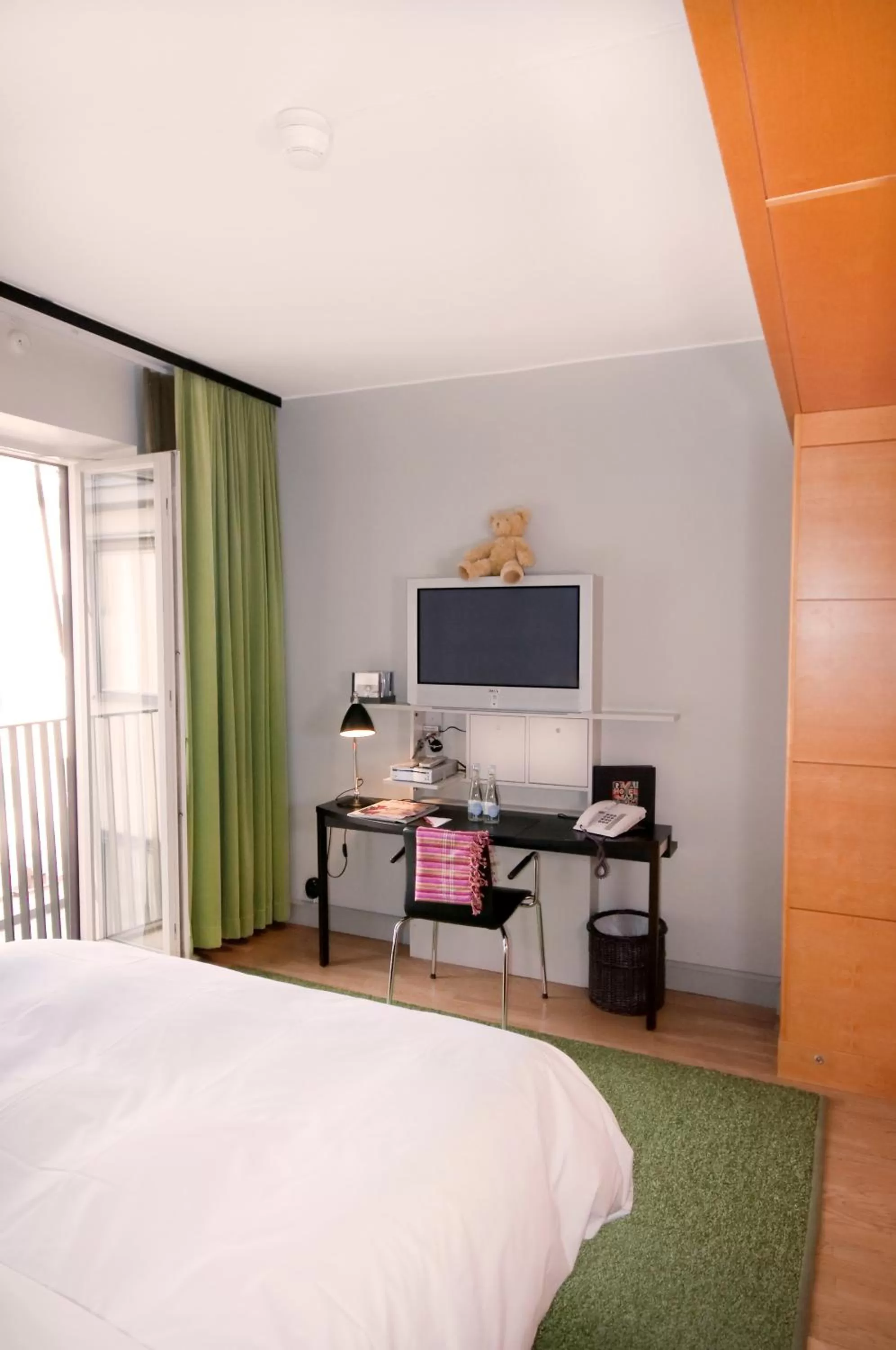 TV and multimedia, Bed in Hotel Rival