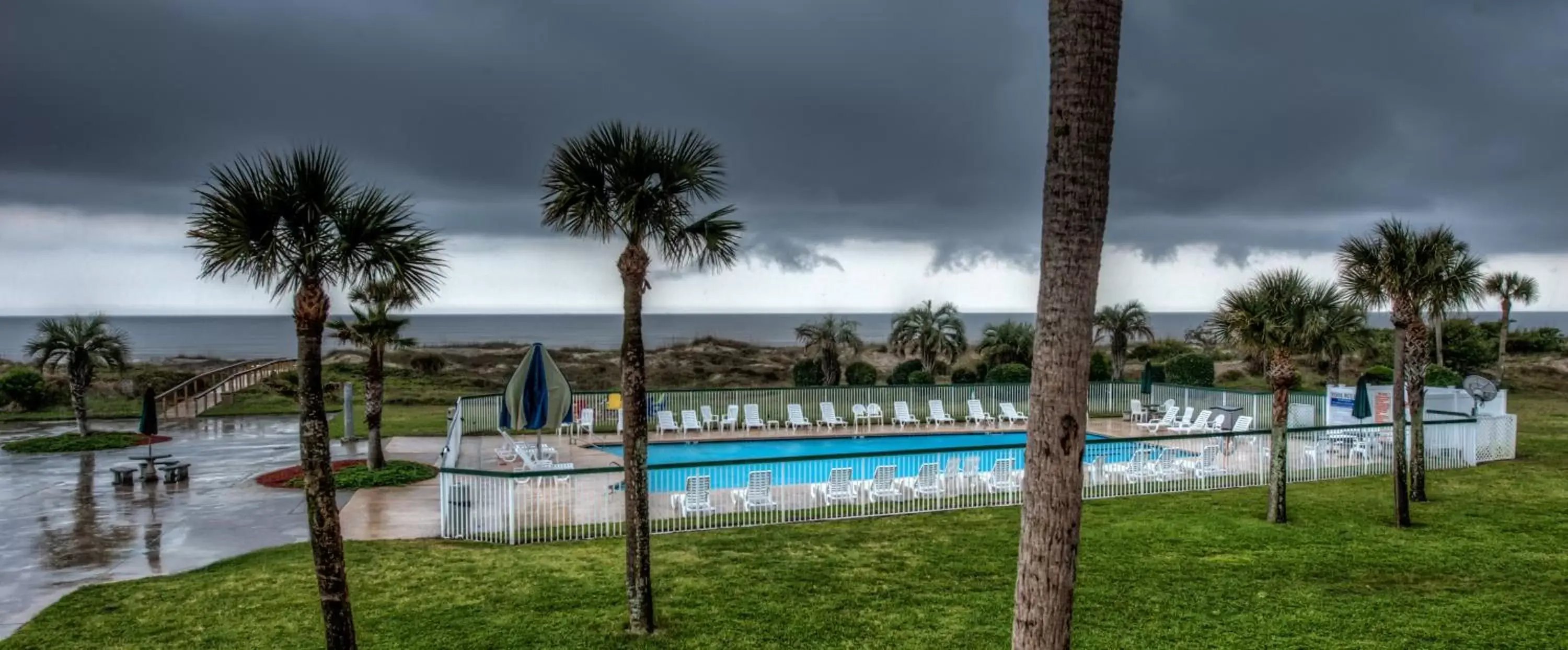 Swimming Pool in Days Inn & Suites by Wyndham Jekyll Island