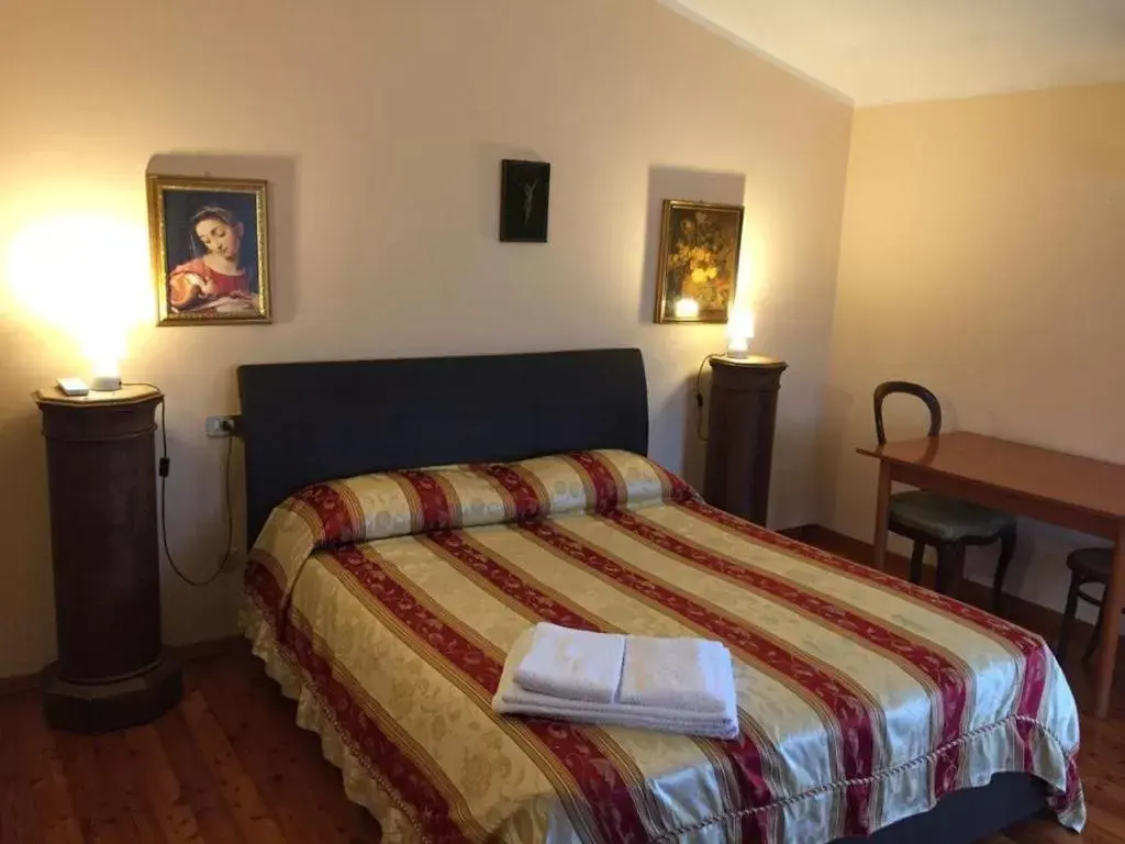 Double Room with Private External Bathroom in AGRITURISMO MELOGRANO D'ORO