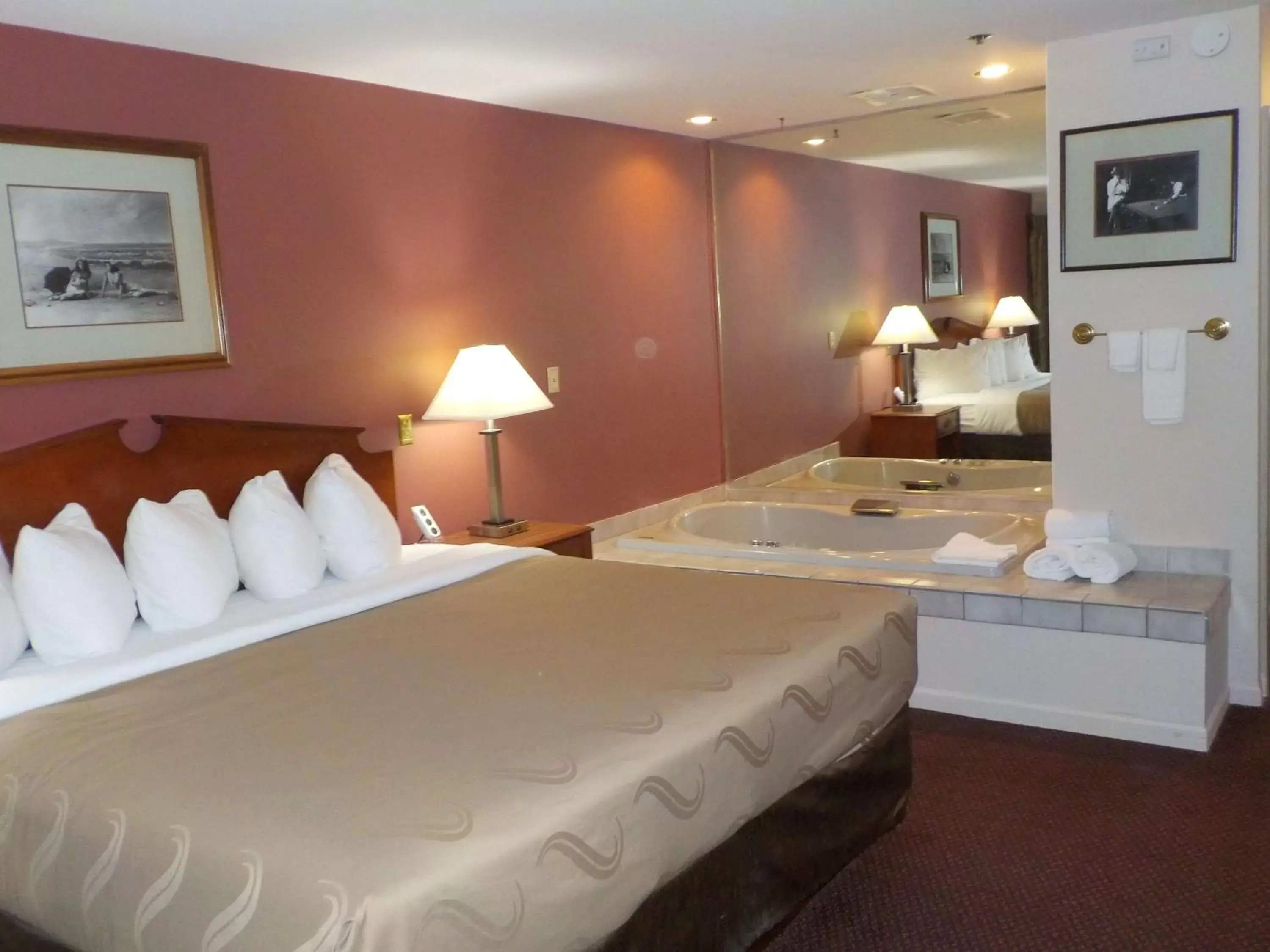 Photo of the whole room, Bed in SureStay Plus Hotel by Best Western Auburn