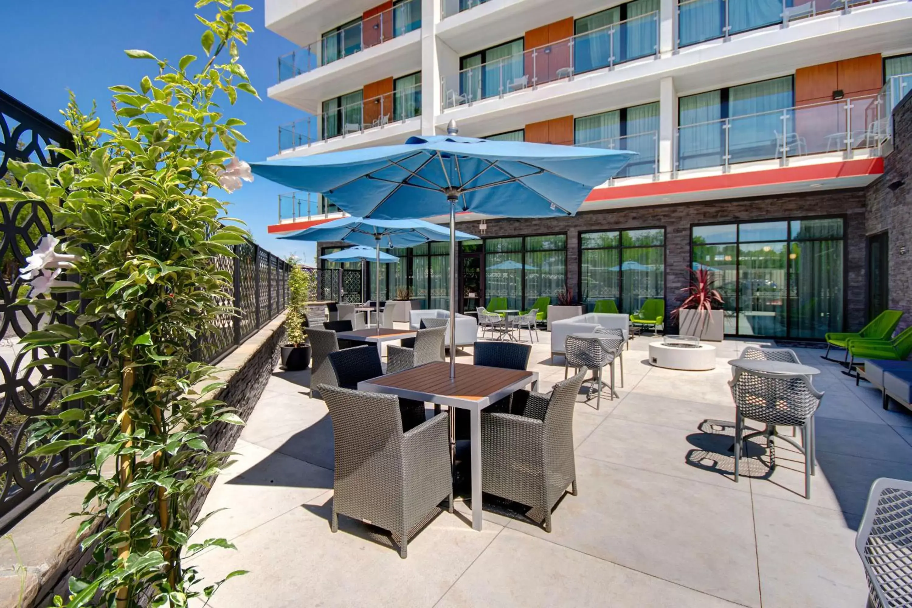 Patio, Restaurant/Places to Eat in Hampton Inn & Suites Sunnyvale-Silicon Valley, Ca