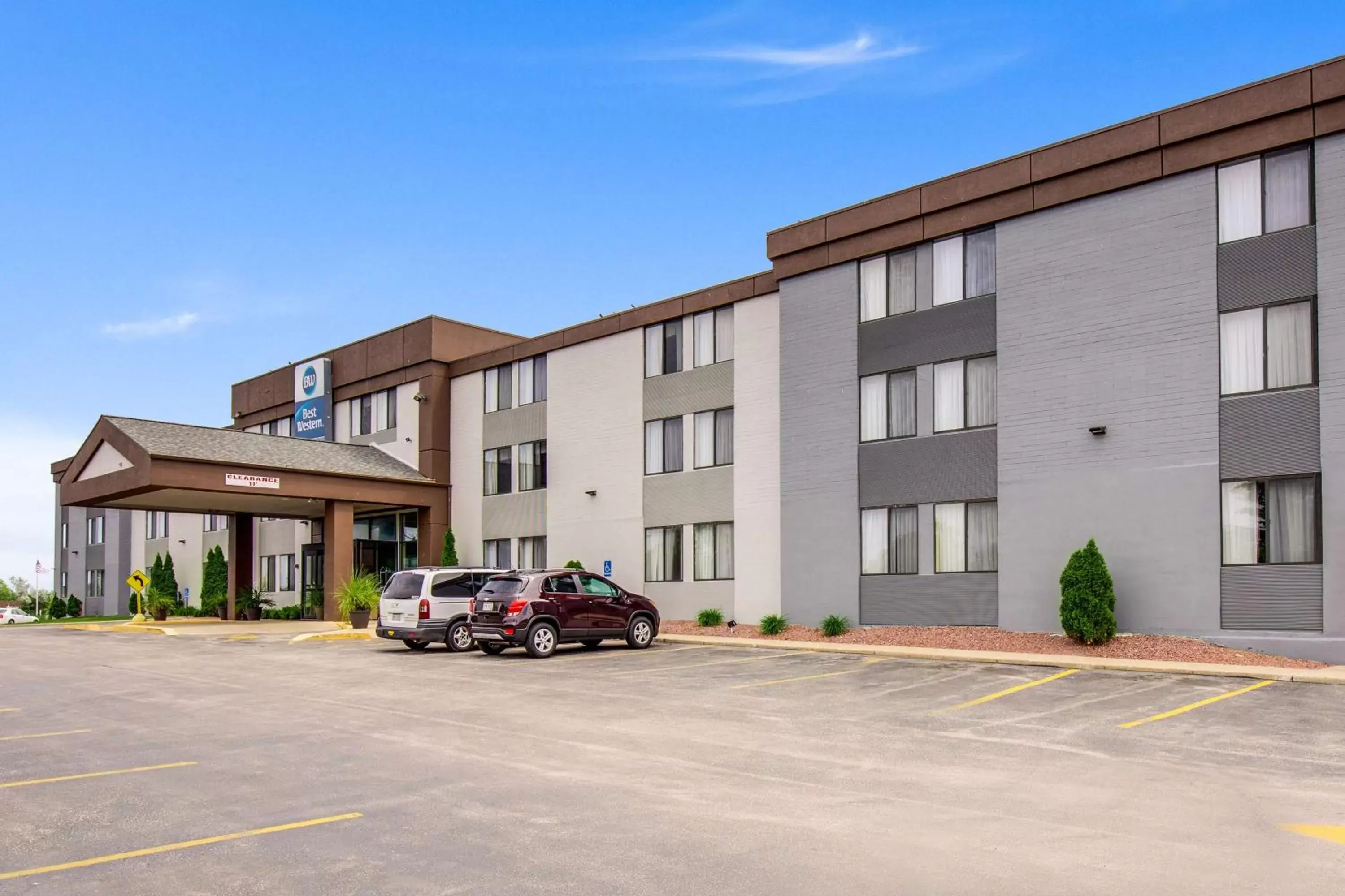 Property Building in Best Western Waukesha Grand