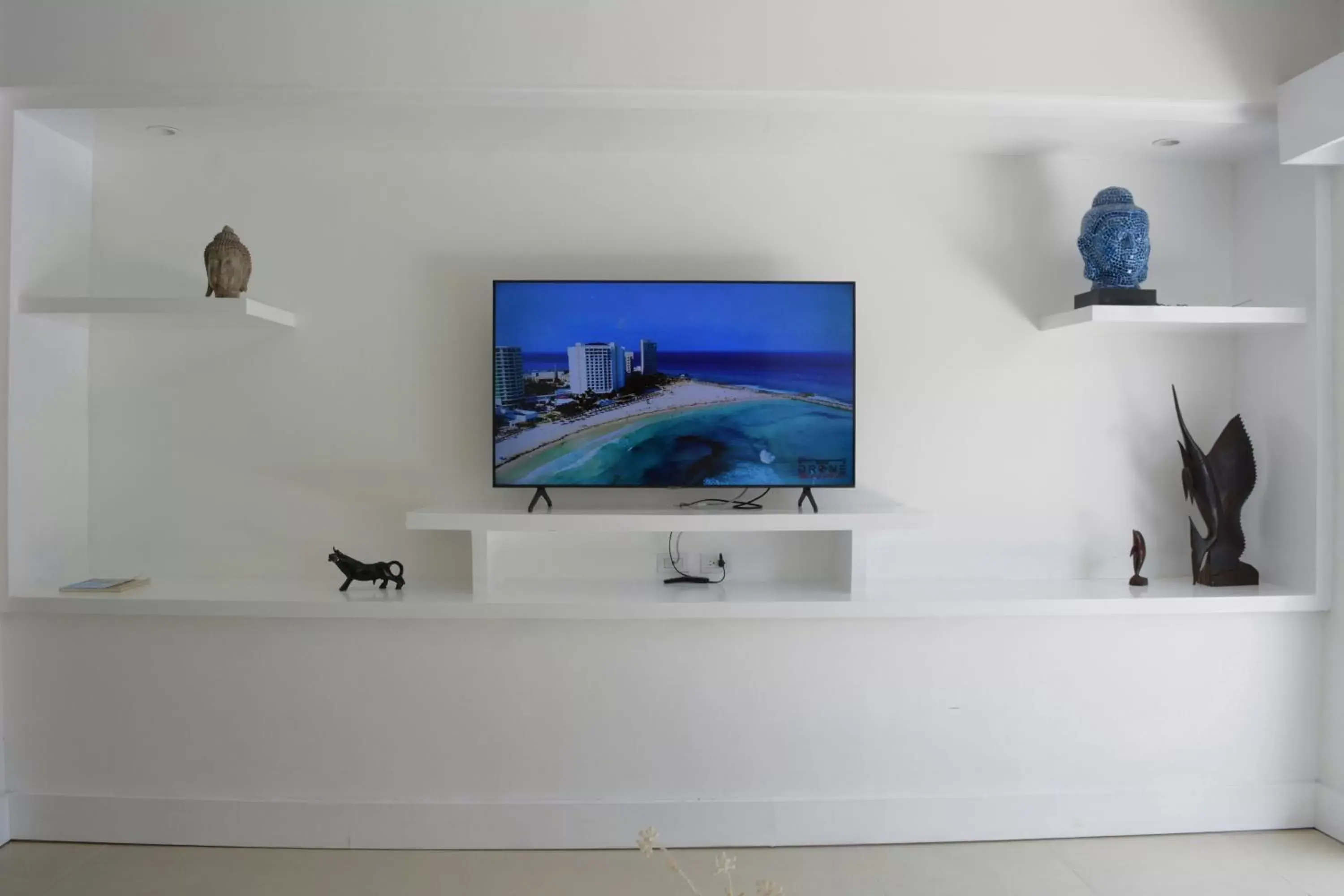 TV and multimedia, TV/Entertainment Center in Aldea Thai