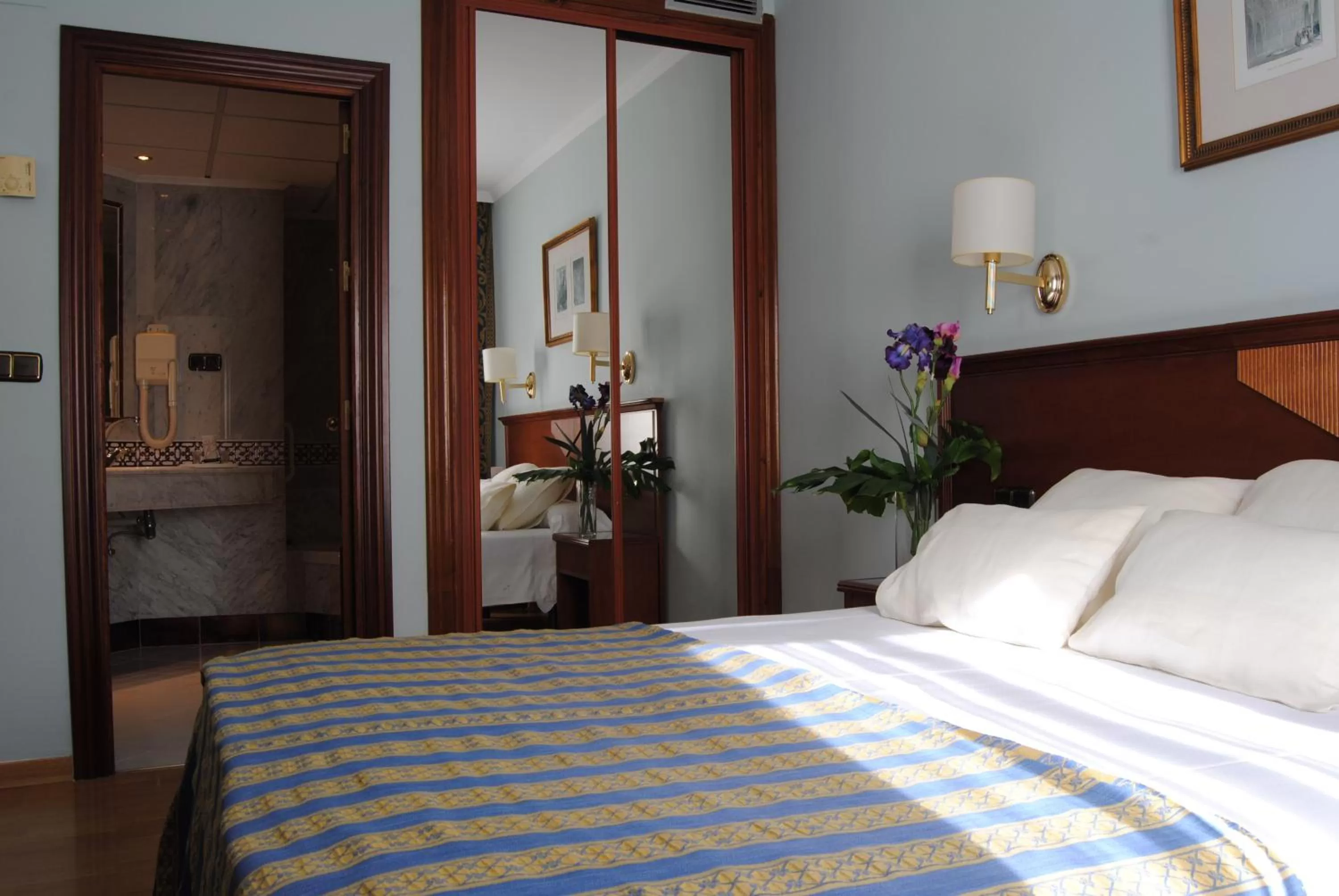 Photo of the whole room, Bed in Porcel Alixares