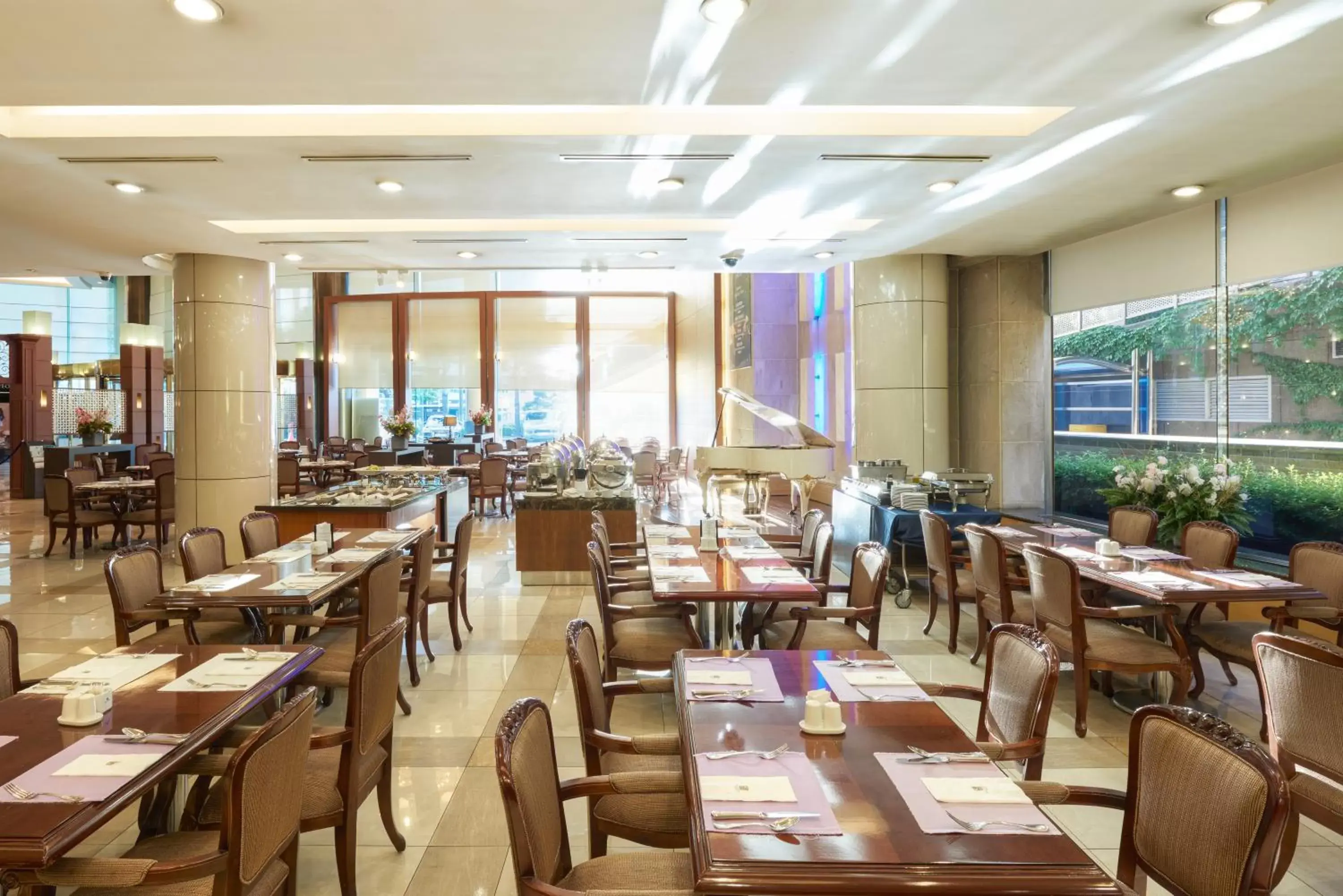 Restaurant/Places to Eat in Seoul Riviera Hotel