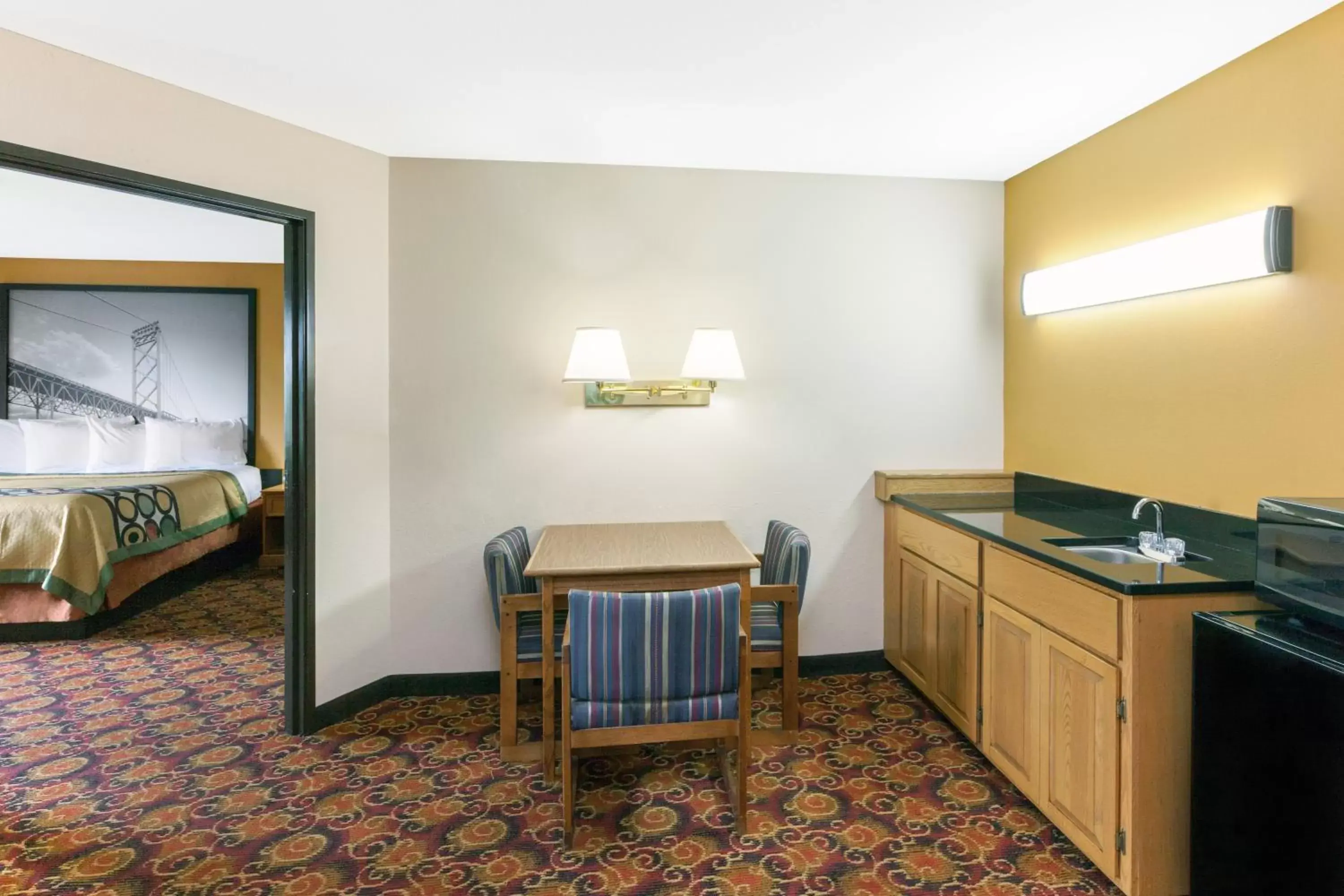 Kitchen or kitchenette in Super 8 by Wyndham Big Rapids