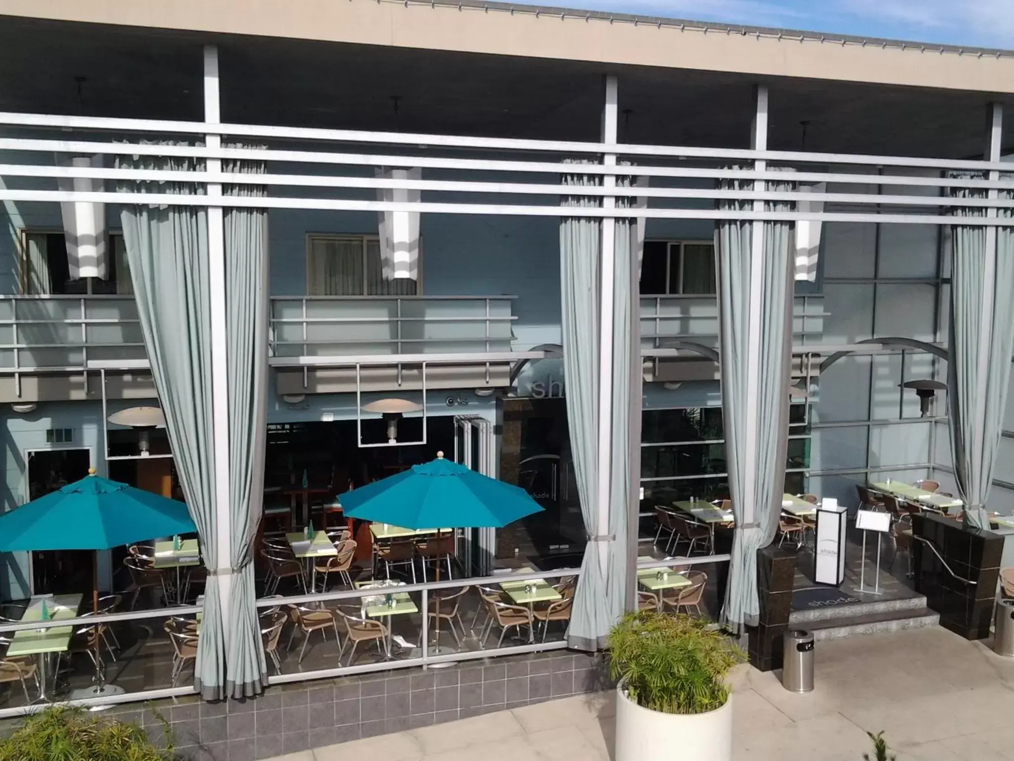 Dining area in Shade Hotel Manhattan Beach