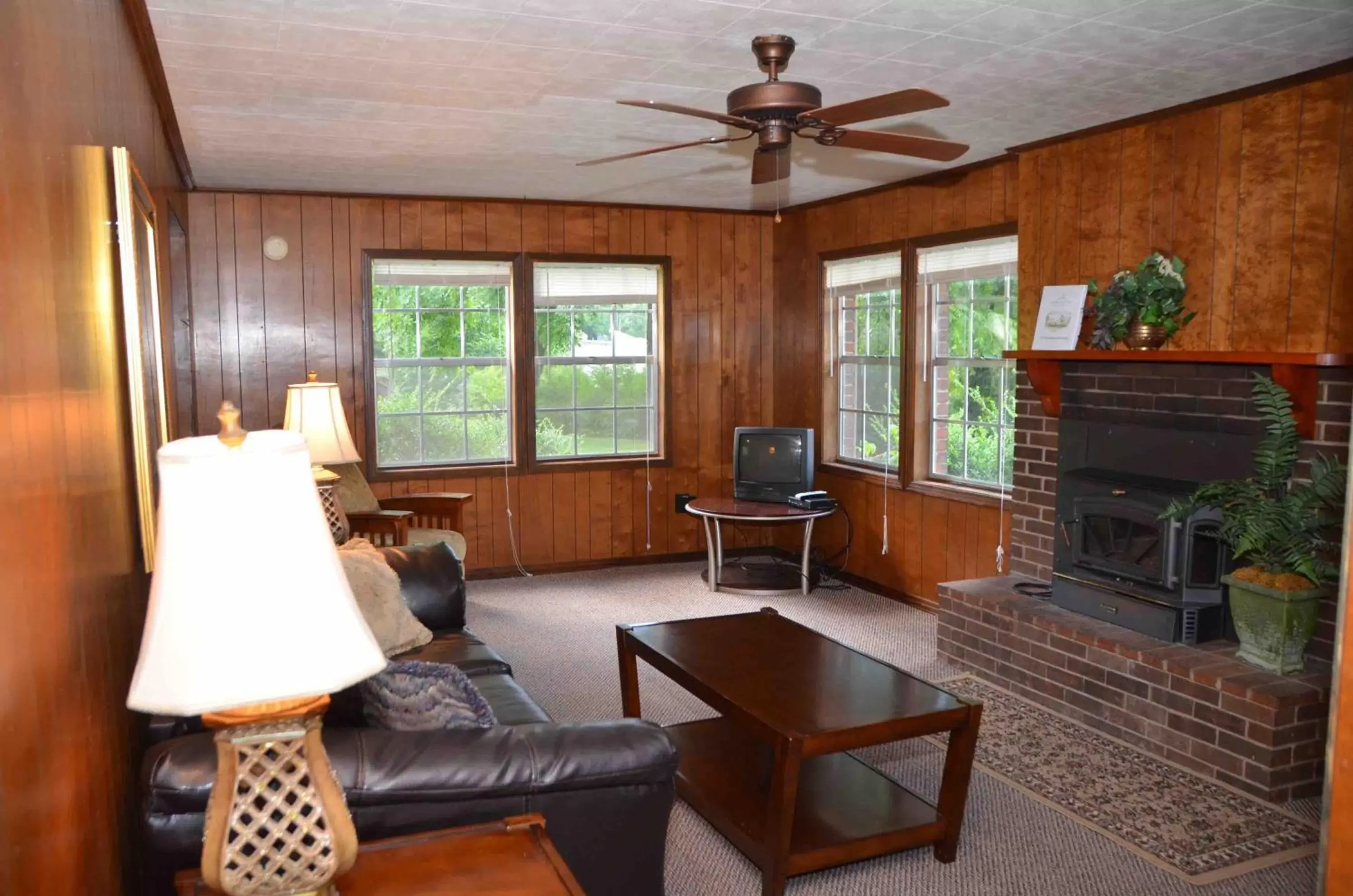 Seating Area in The Retreat at Center Hill Lake