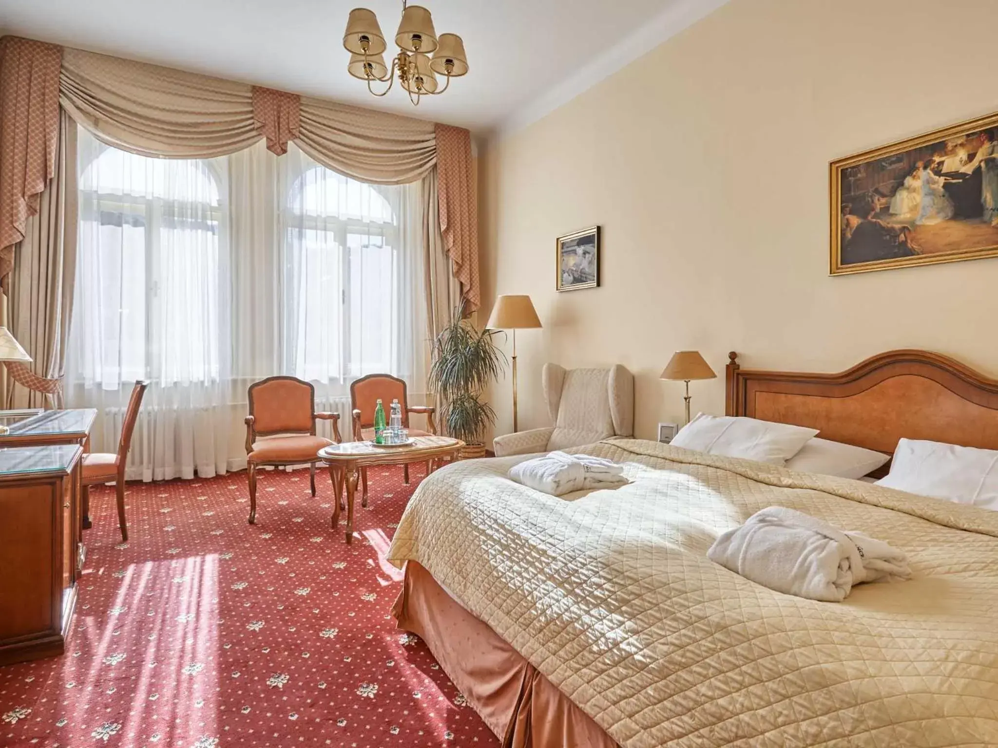 Exclusive Suite with City View in Hotel Romance Exclusive Suite with City View in Hotel Romance