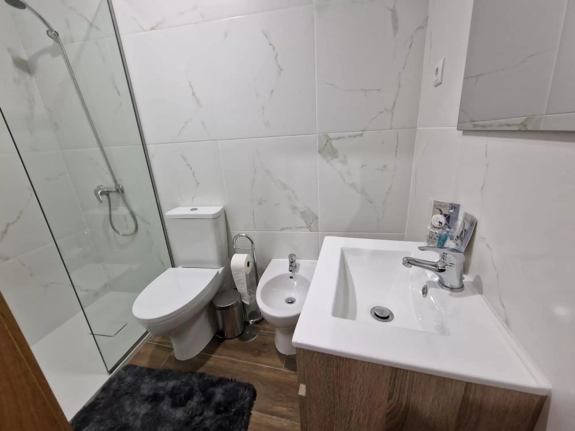 Bathroom in Leonchic - Guest House